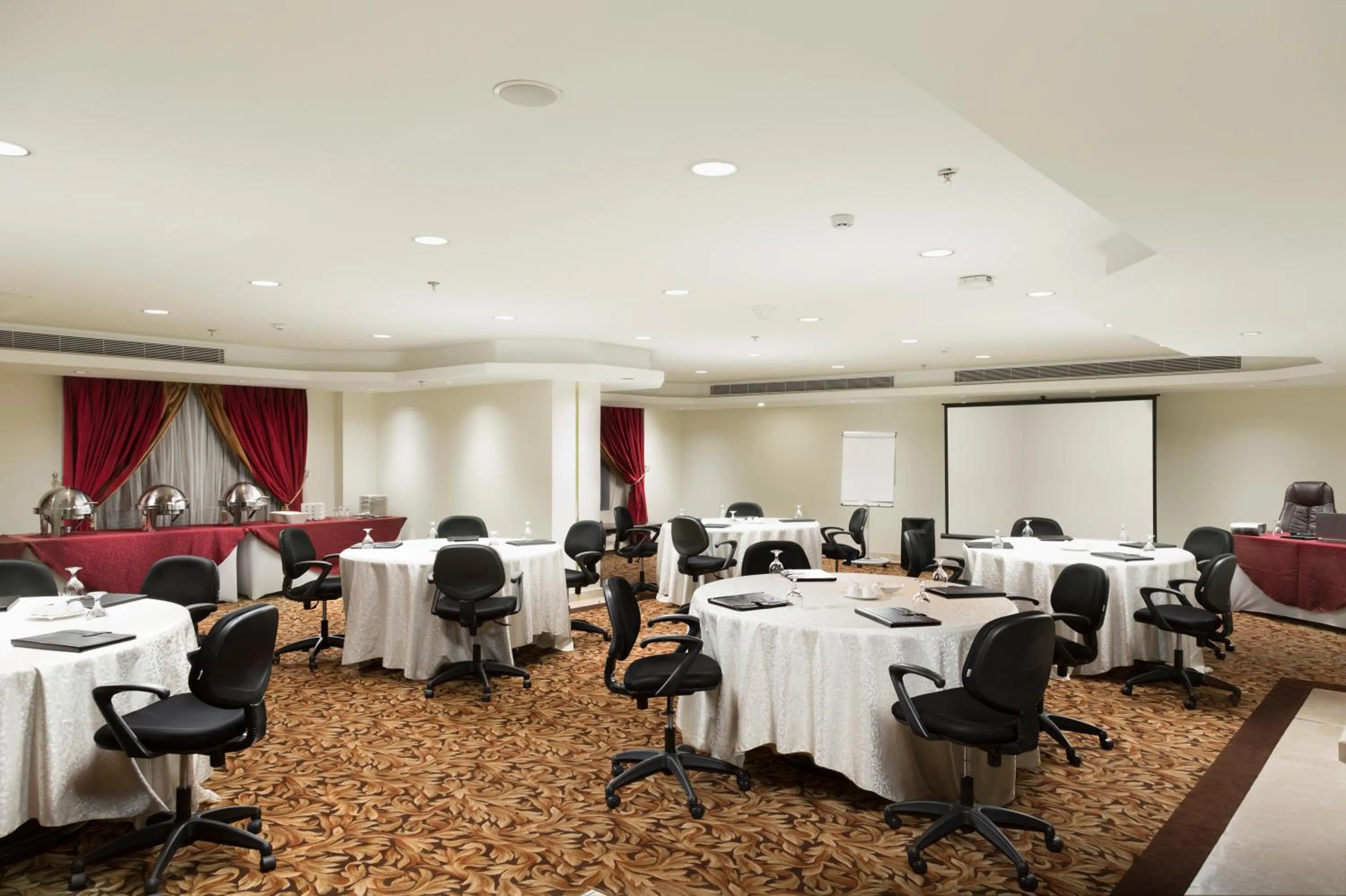 Restaurant/places to eat in Razana Al Rawdha Hotel