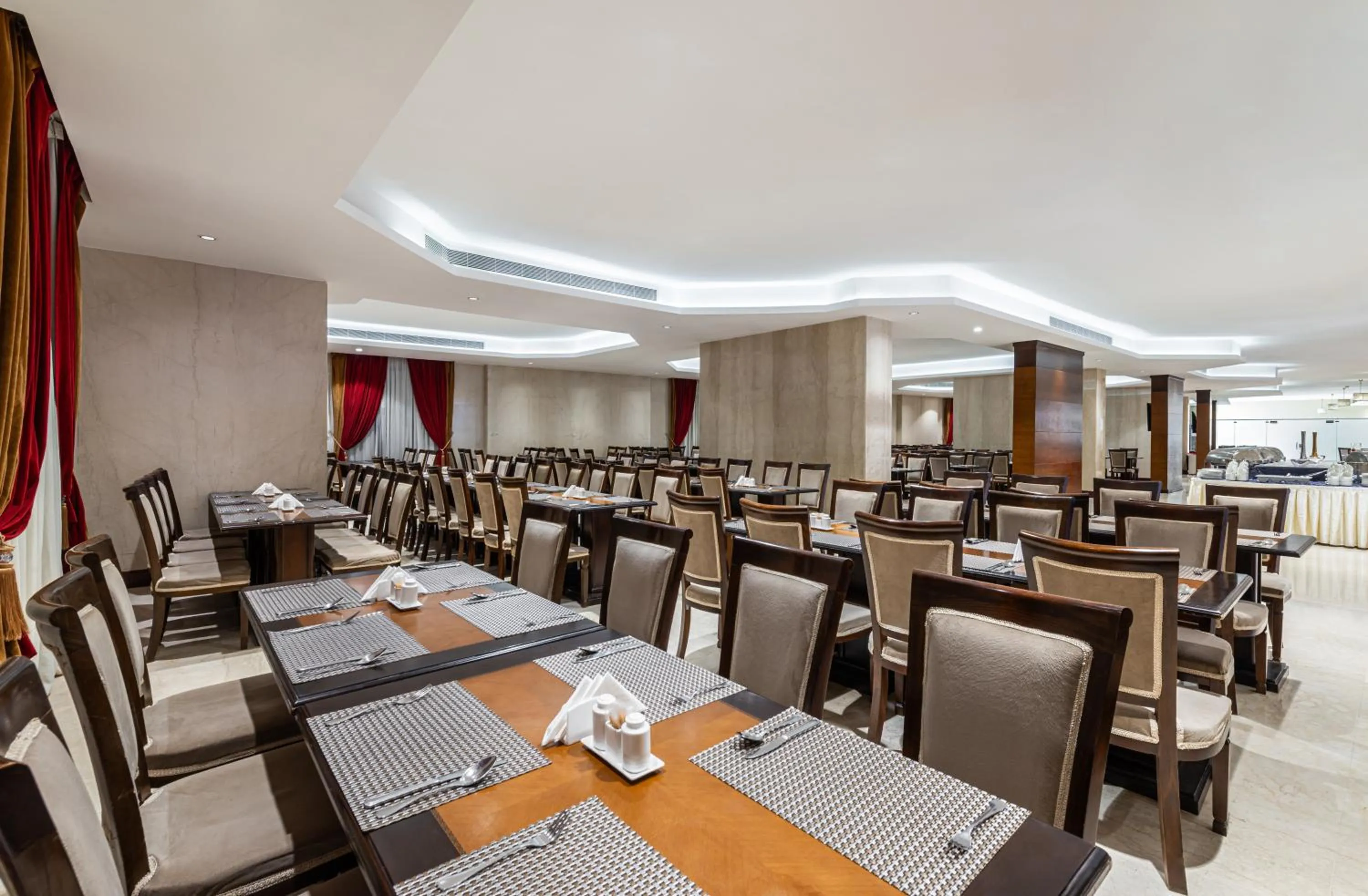 Restaurant/places to eat in Razana Al Rawdha Hotel