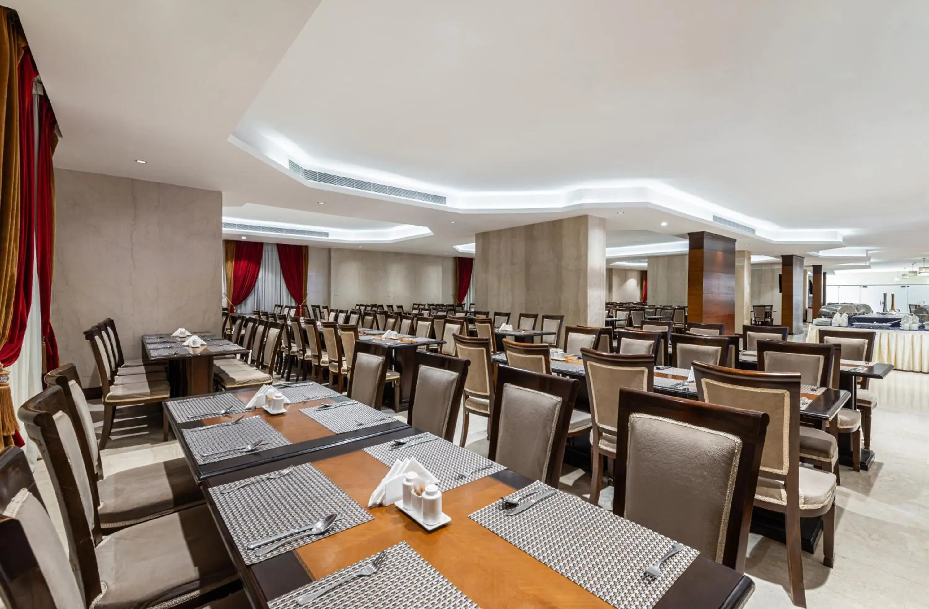 Restaurant/places to eat in Razana Al Rawdha Hotel Restaurant/places to eat in Razana Al Rawdha Hotel