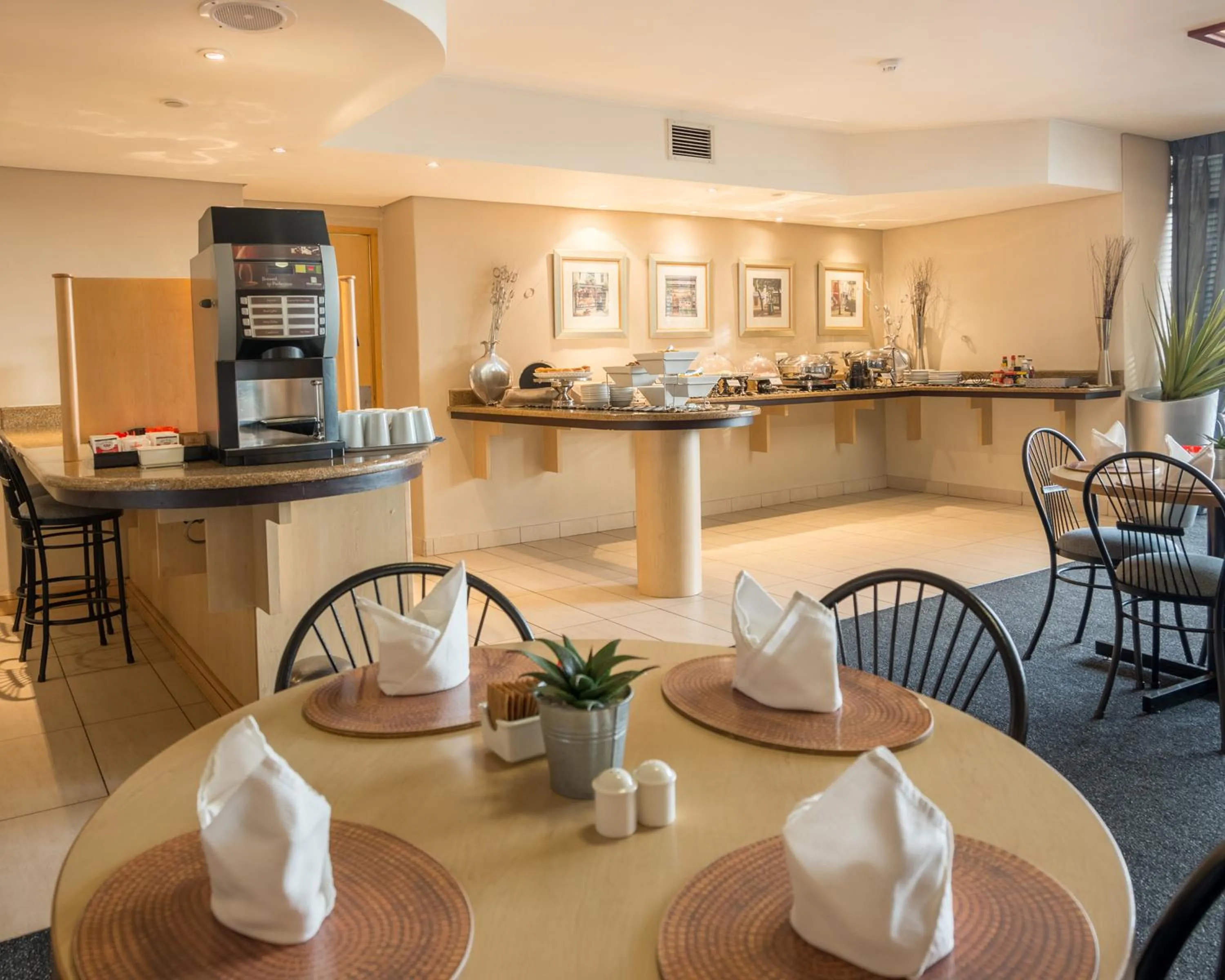 Breakfast in Road Lodge Centurion