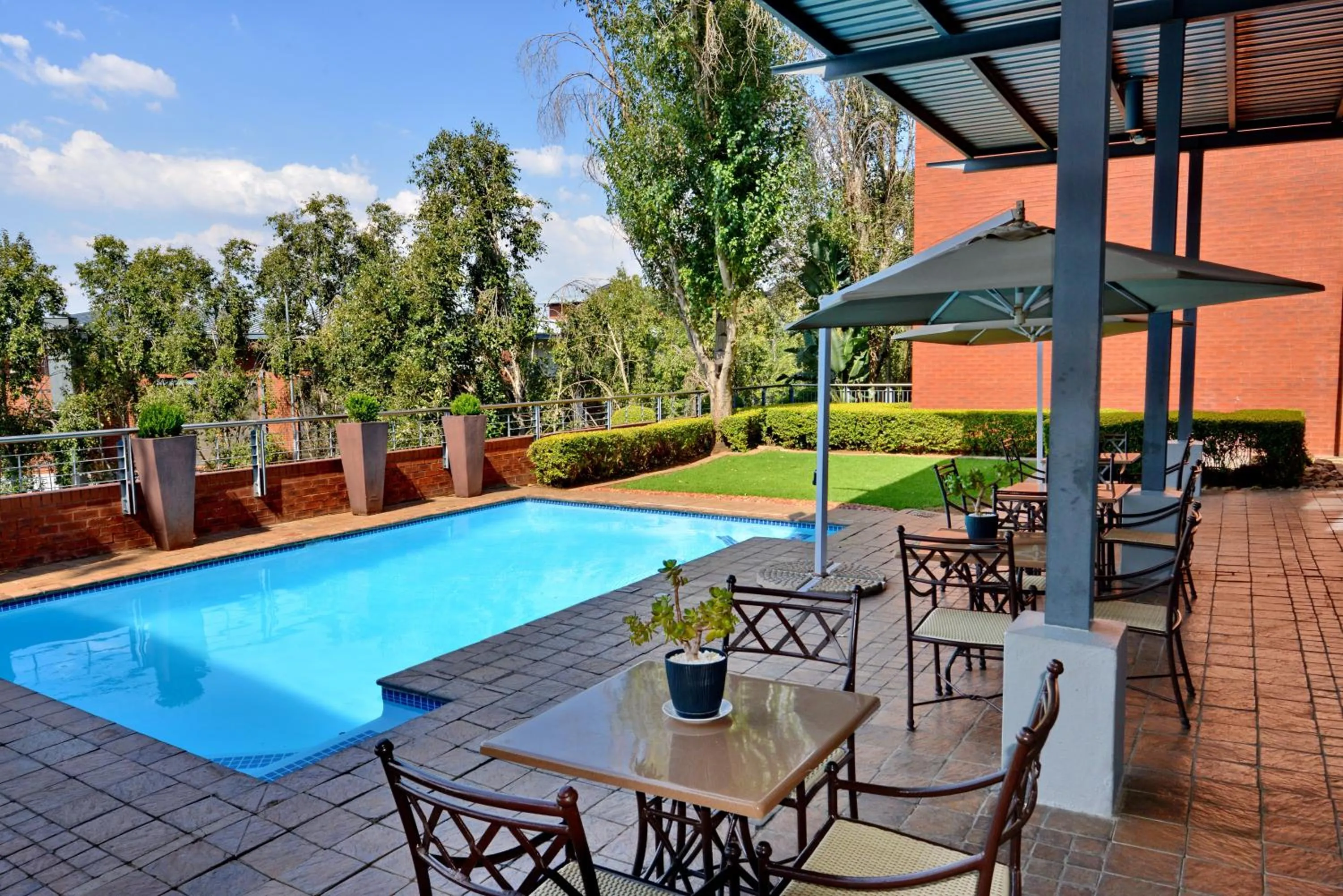 Swimming pool in Road Lodge Centurion