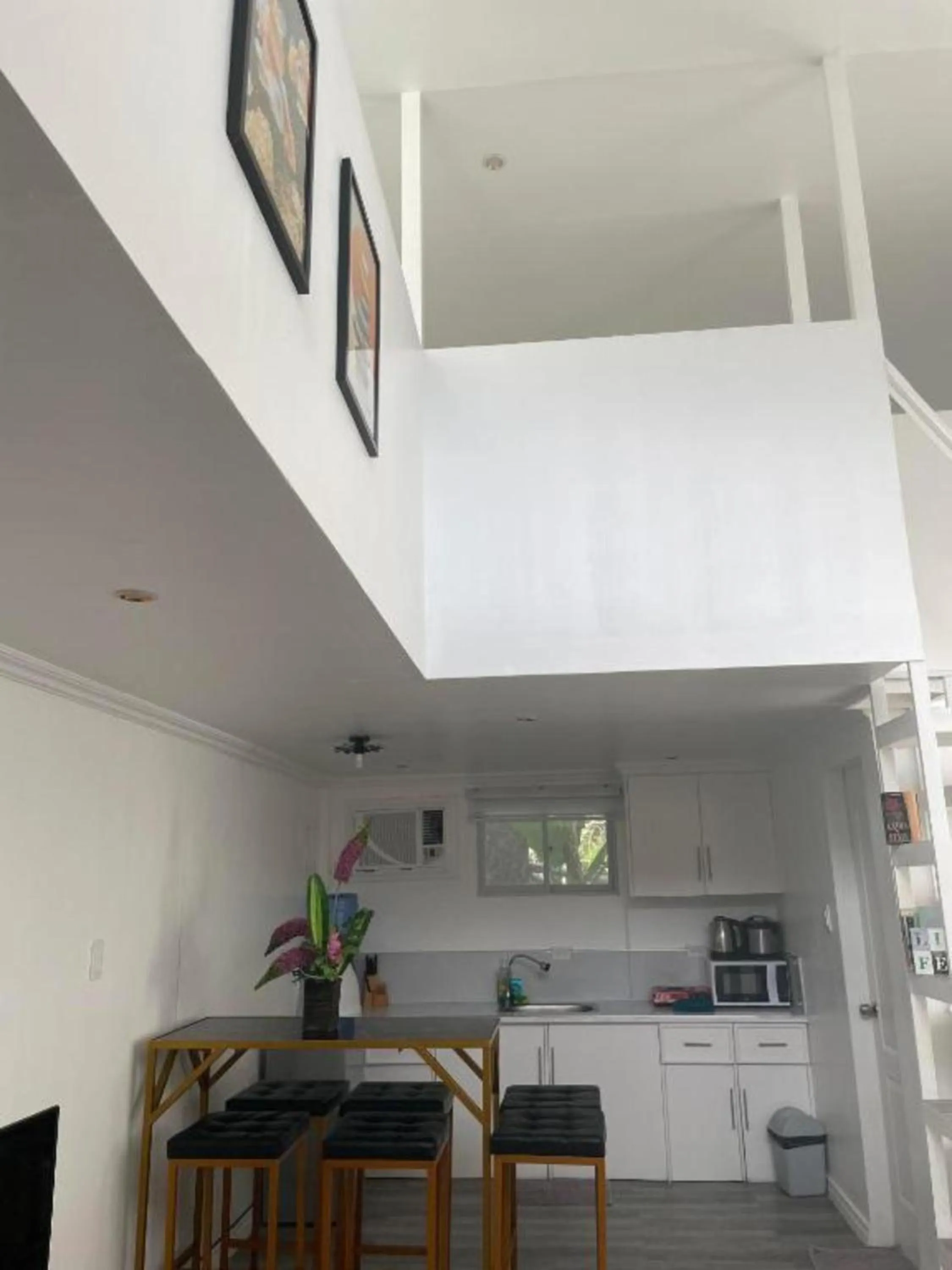 Dining area in Lopez Beach Resort