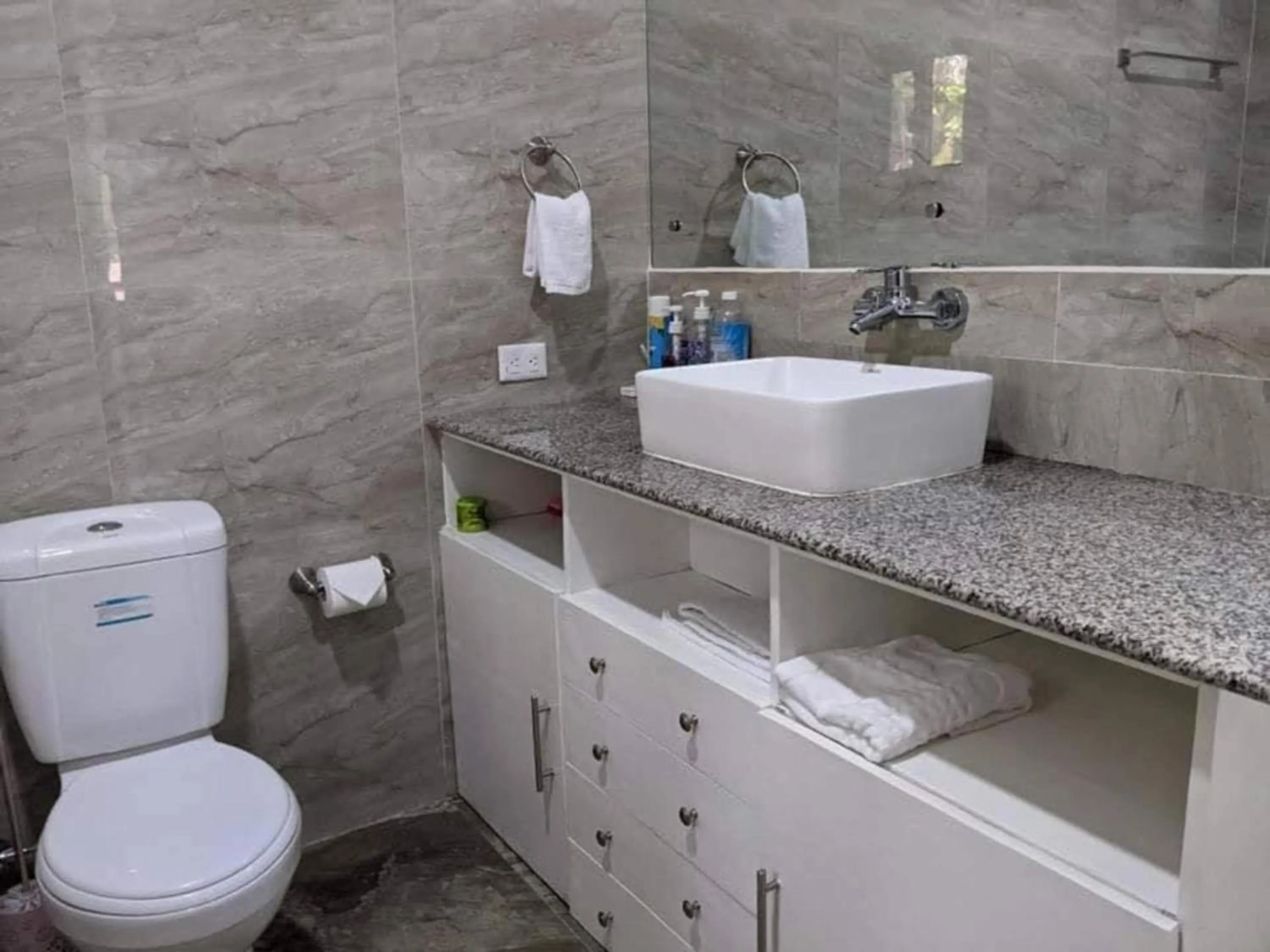 Bathroom in Lopez Beach Resort