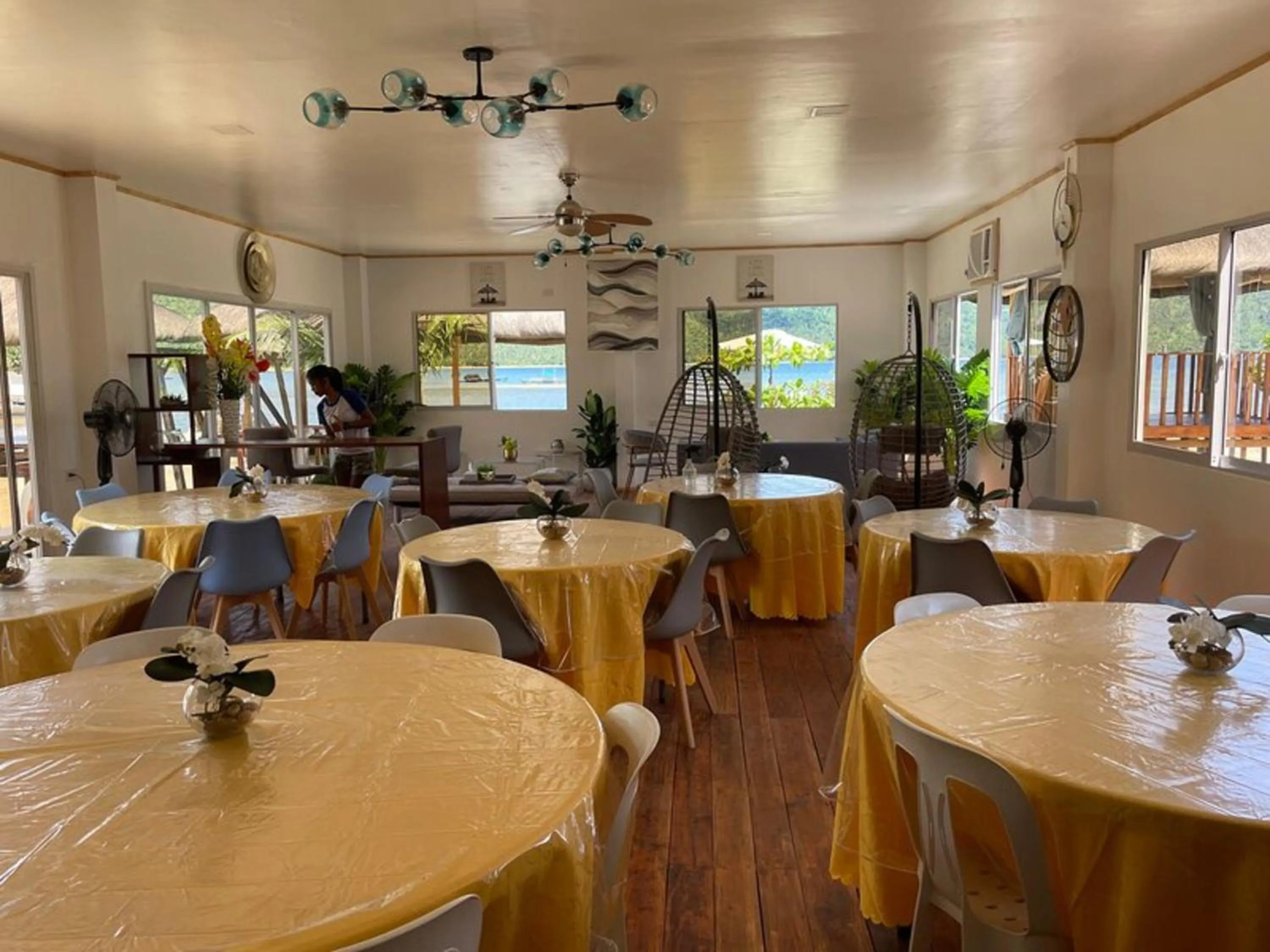 Restaurant/places to eat in Lopez Beach Resort