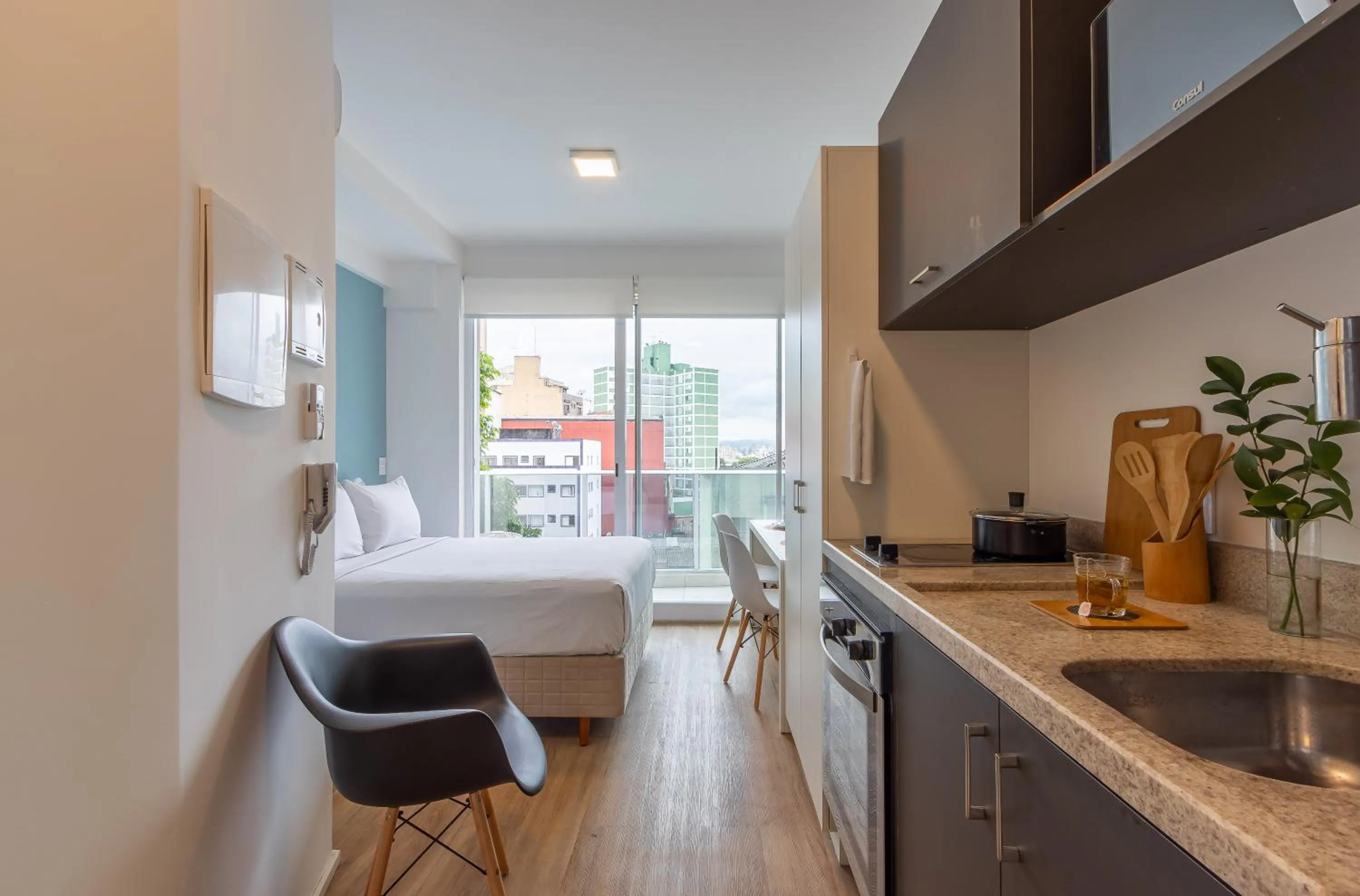 Kitchen or kitchenette, Bed in Setin Downtown Praca da Sé by Viva - Prédio completo com piscina perto de estação de metrô no Centro de São Paulo