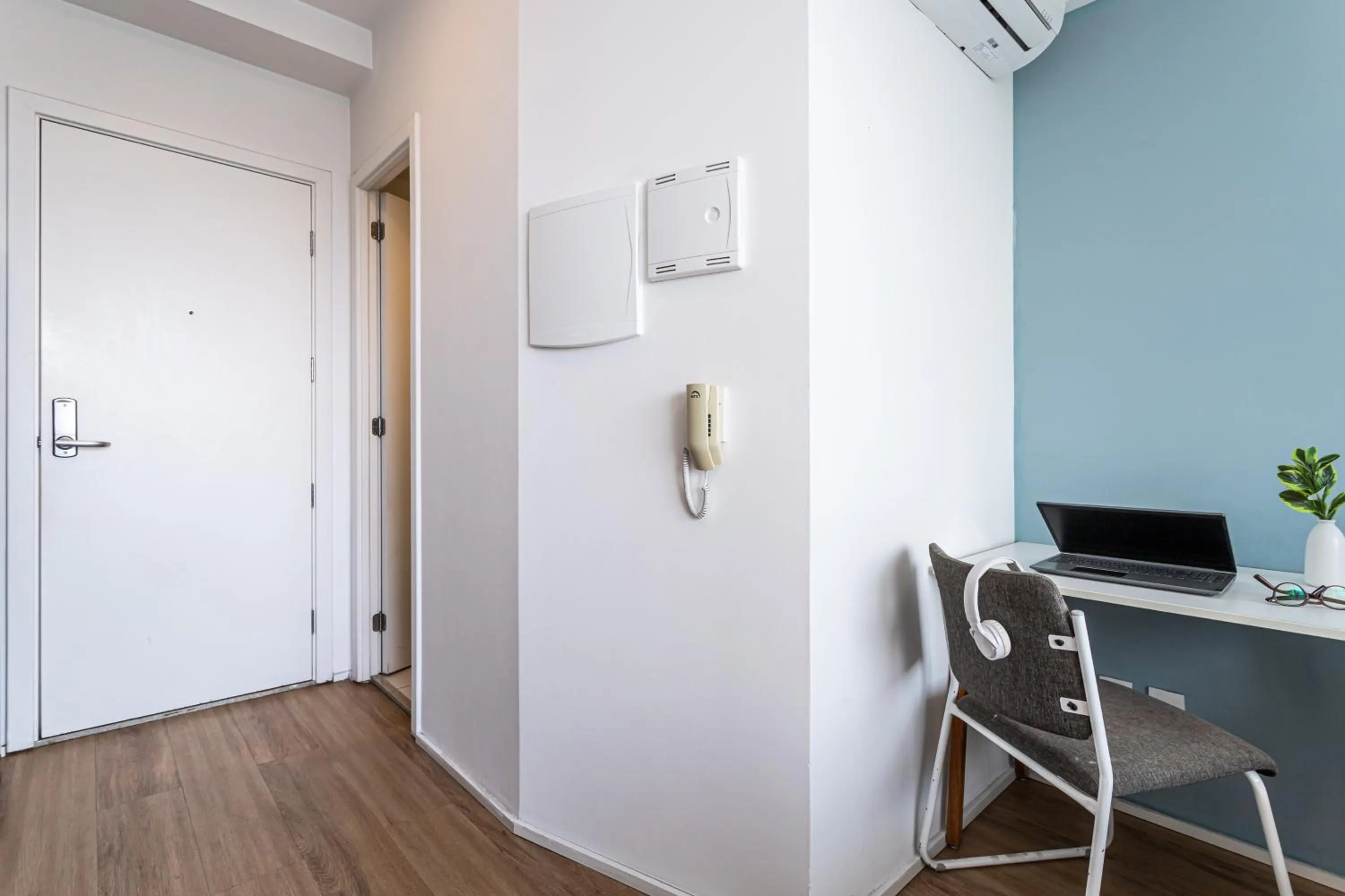 TV and multimedia in Setin Downtown Praca da Sé by Viva - Prédio completo com piscina perto de estação de metrô no Centro de São Paulo