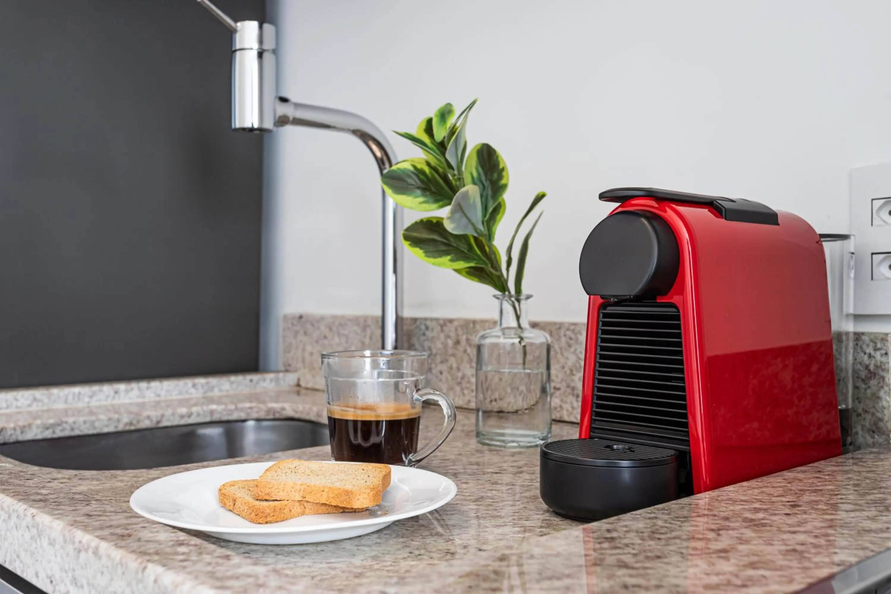 Coffee/tea facilities in Setin Downtown Praca da Sé by Viva - Prédio completo com piscina perto de estação de metrô no Centro de São Paulo