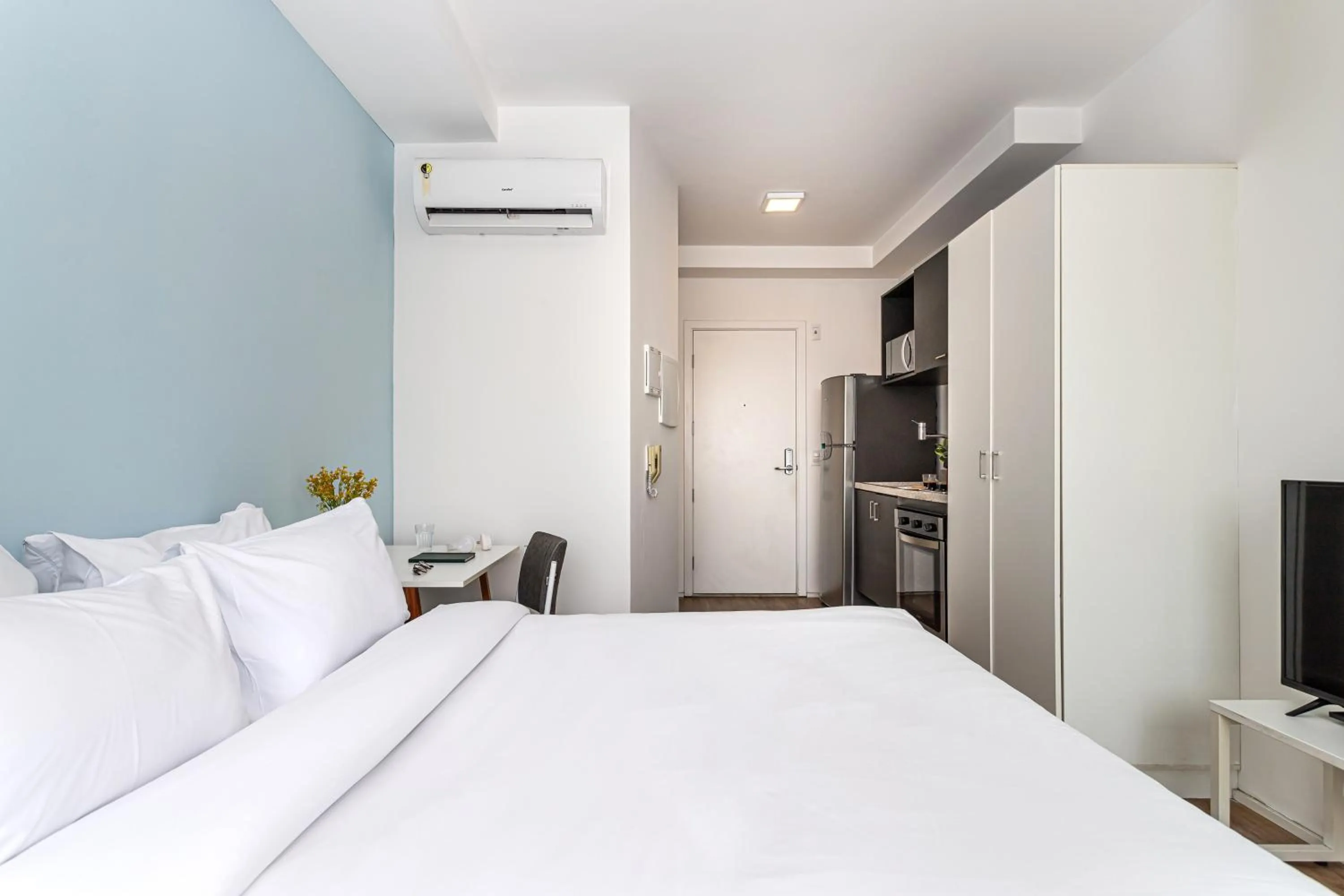 Bed in Setin Downtown Praca da Sé by Viva - Prédio completo com piscina perto de estação de metrô no Centro de São Paulo