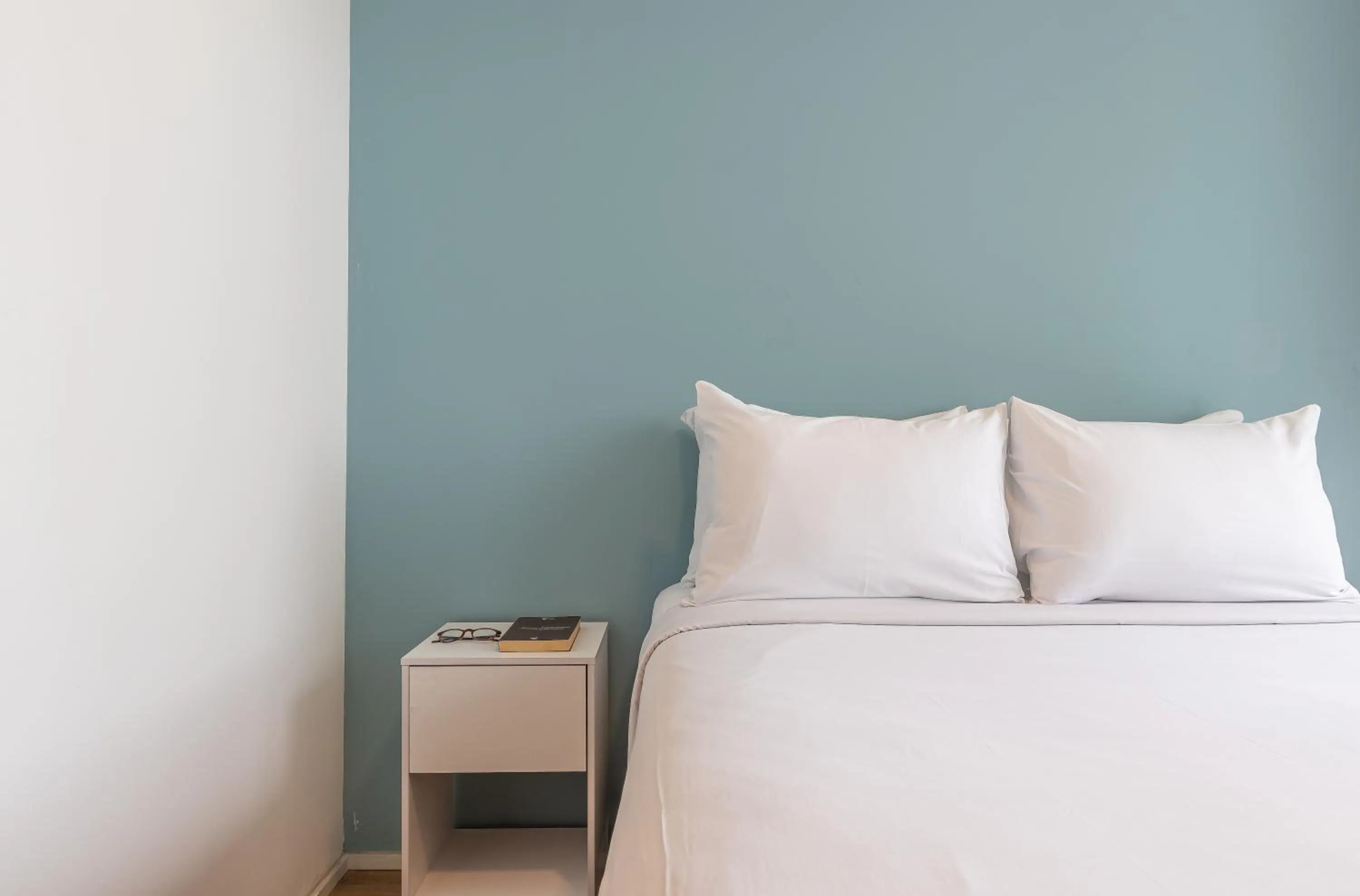 Photo of the whole room, Bed in Setin Downtown Praca da Sé by Viva - Prédio completo com piscina perto de estação de metrô no Centro de São Paulo