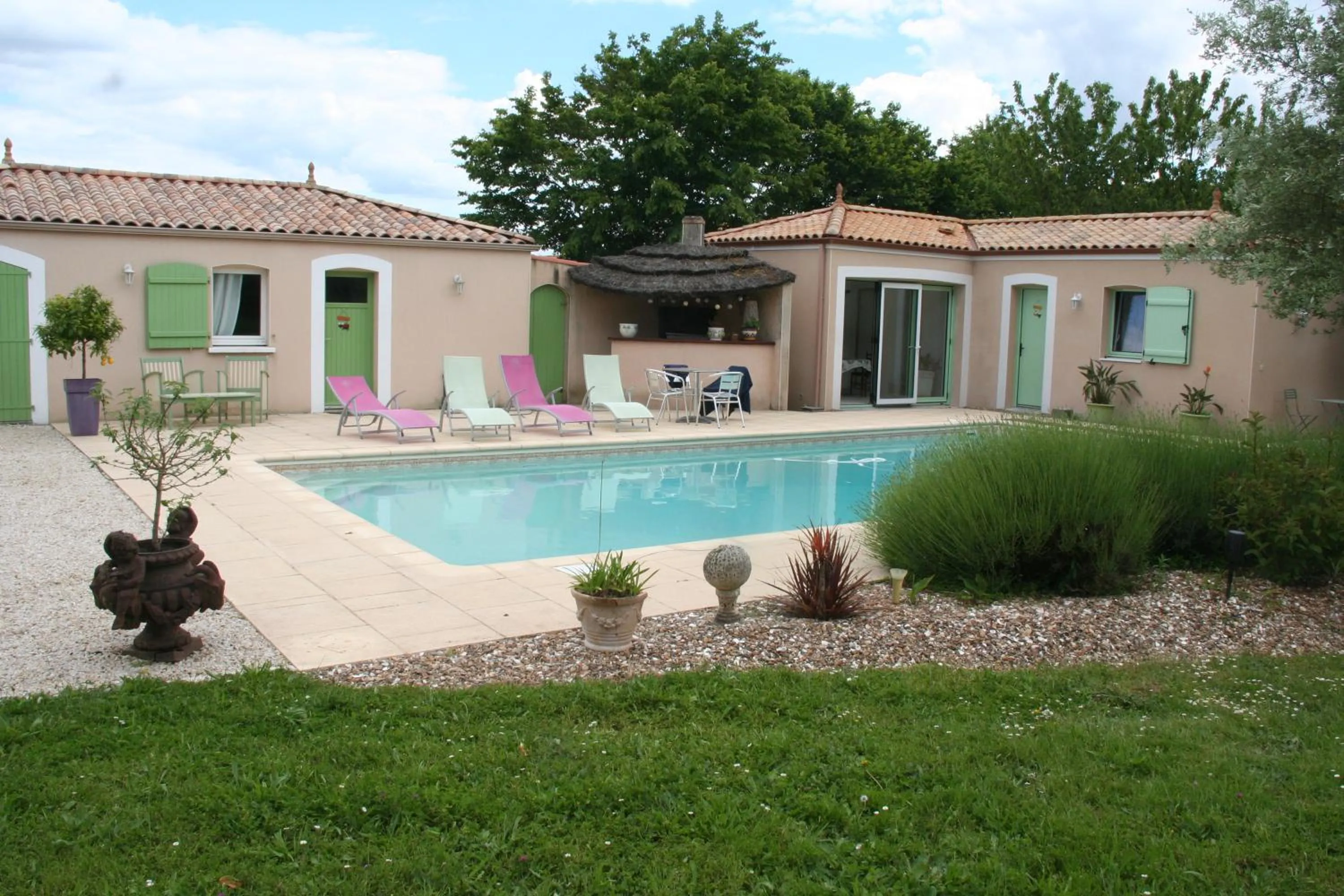 Property building in Une Chambre à la Campagne
