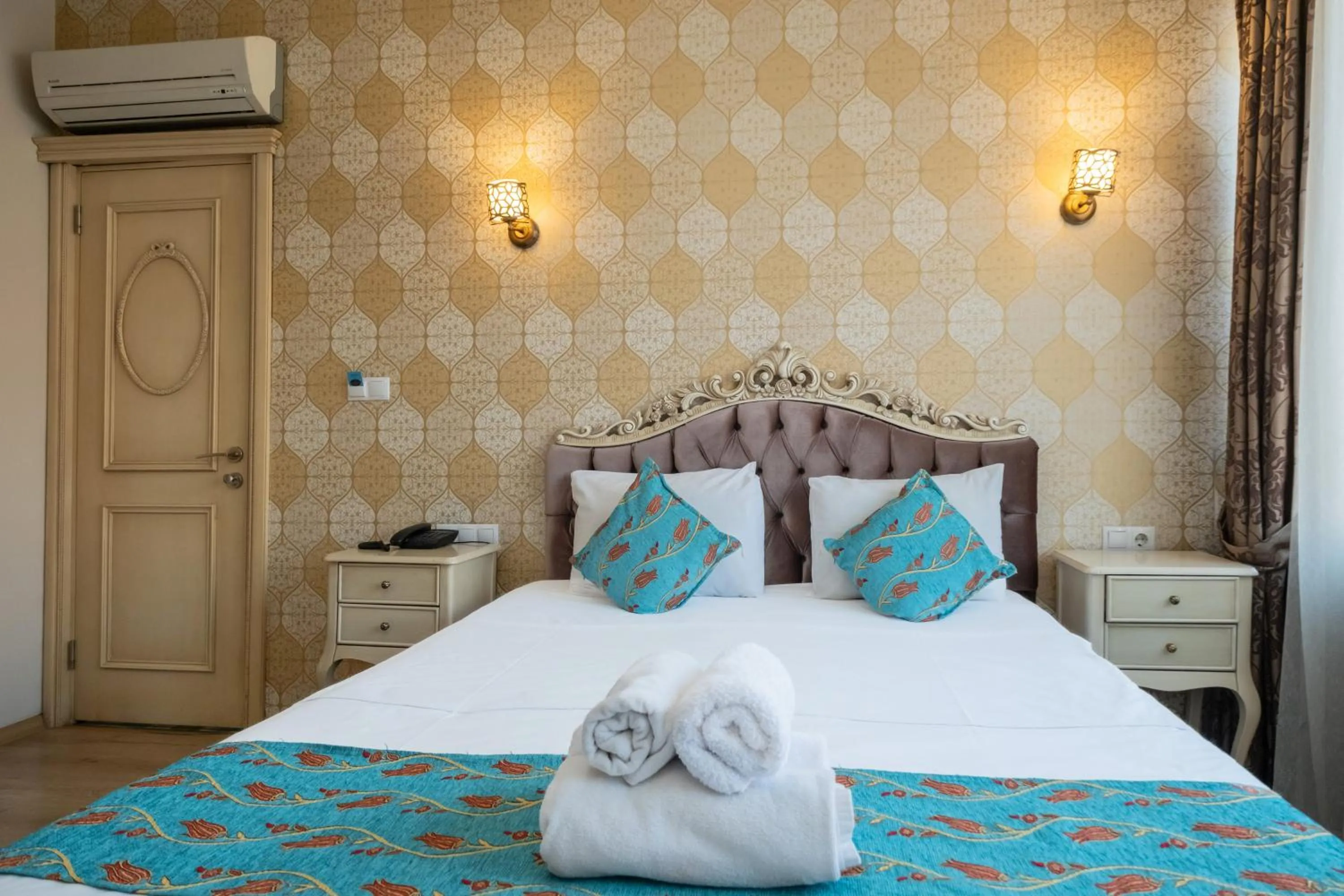 Photo of the whole room, Bed in Felicity Hotel İstanbul