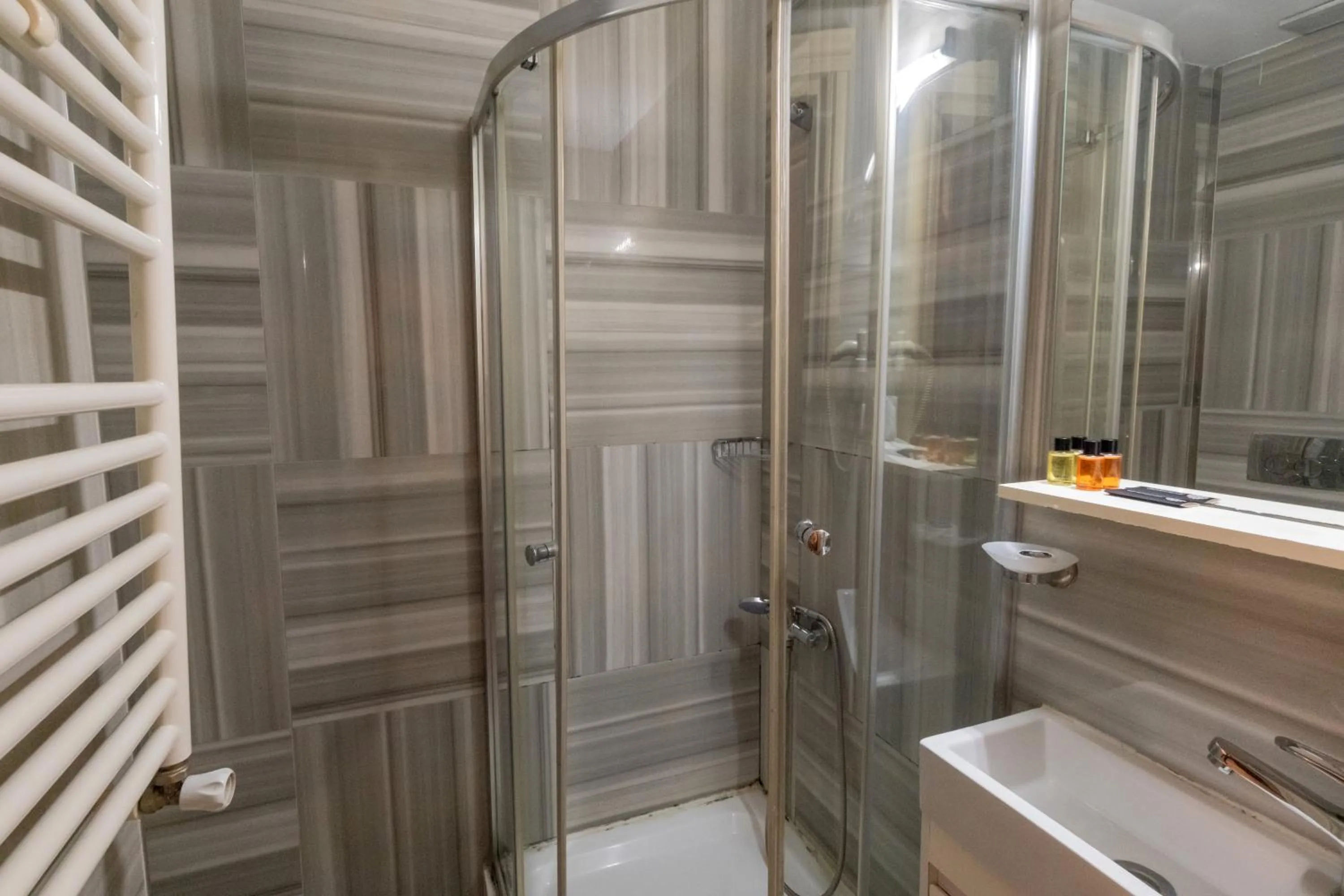 Bathroom in Felicity Hotel İstanbul