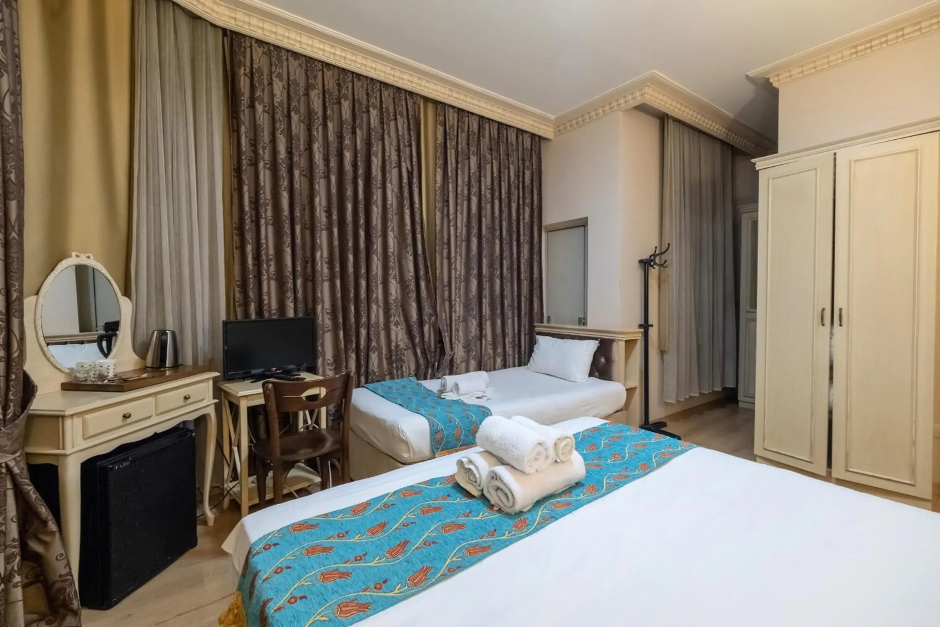 TV and multimedia, Bed in Felicity Hotel İstanbul TV and multimedia, Bed in Felicity Hotel İstanbul