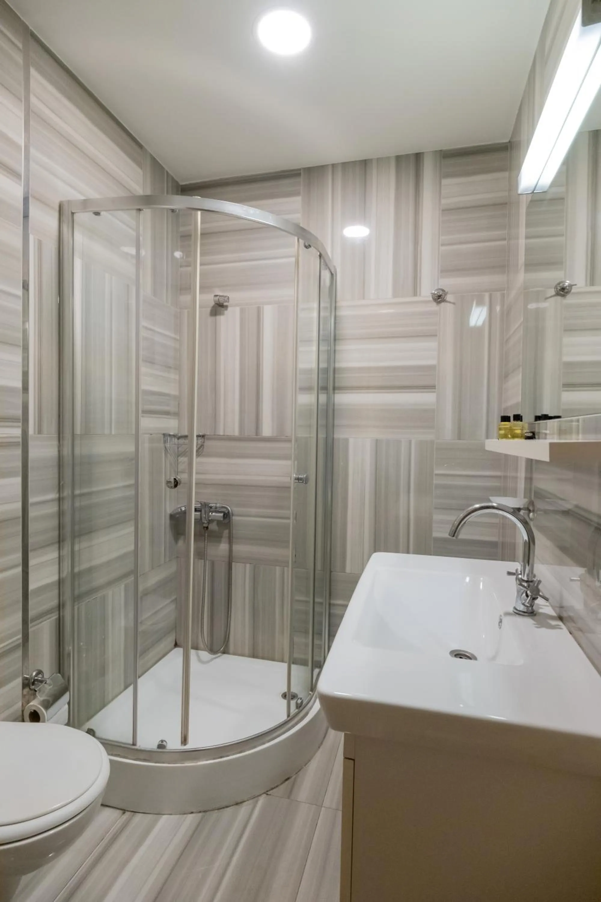 Shower in Felicity Hotel İstanbul