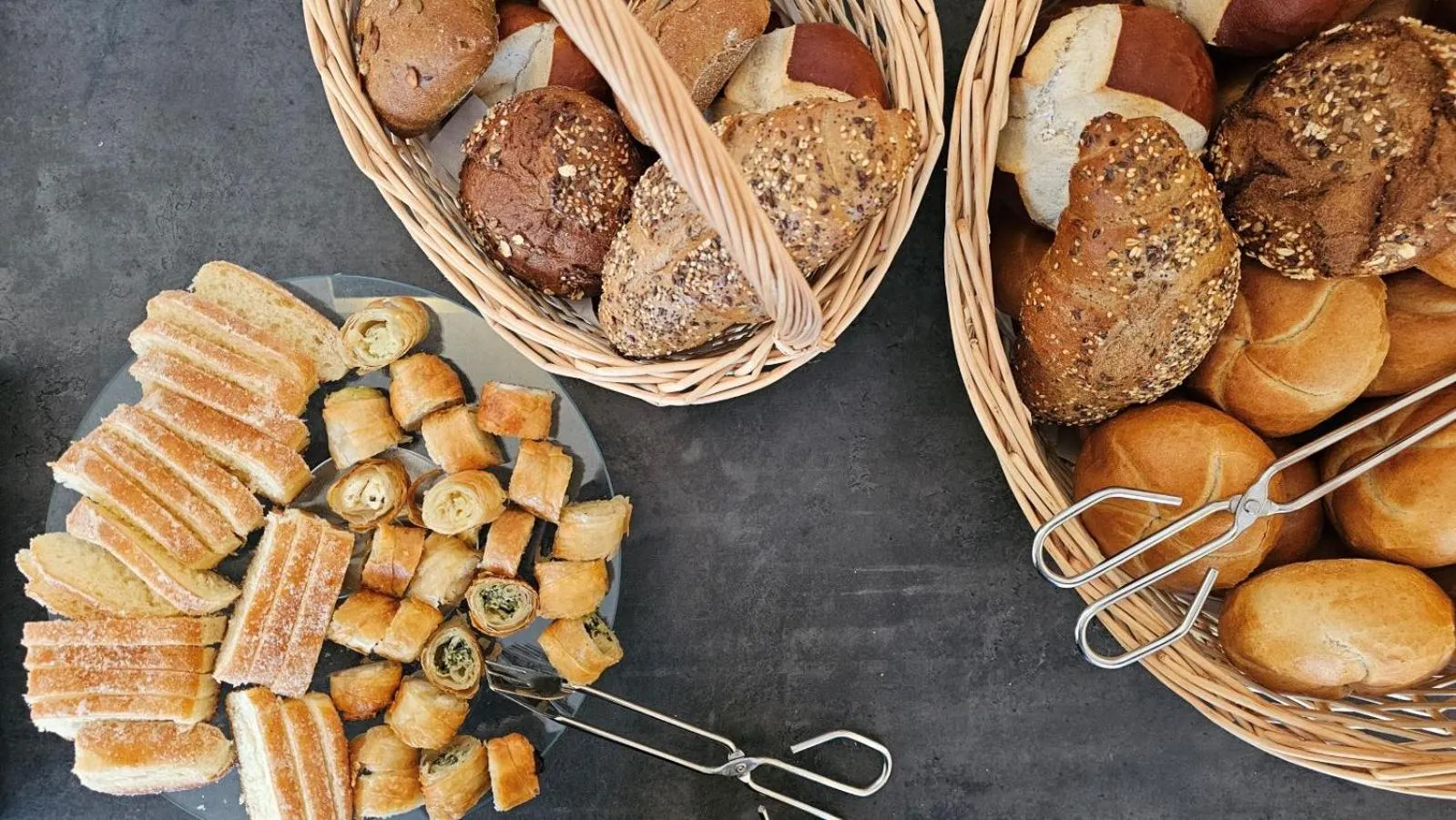 Food and drinks in Elha Hotel