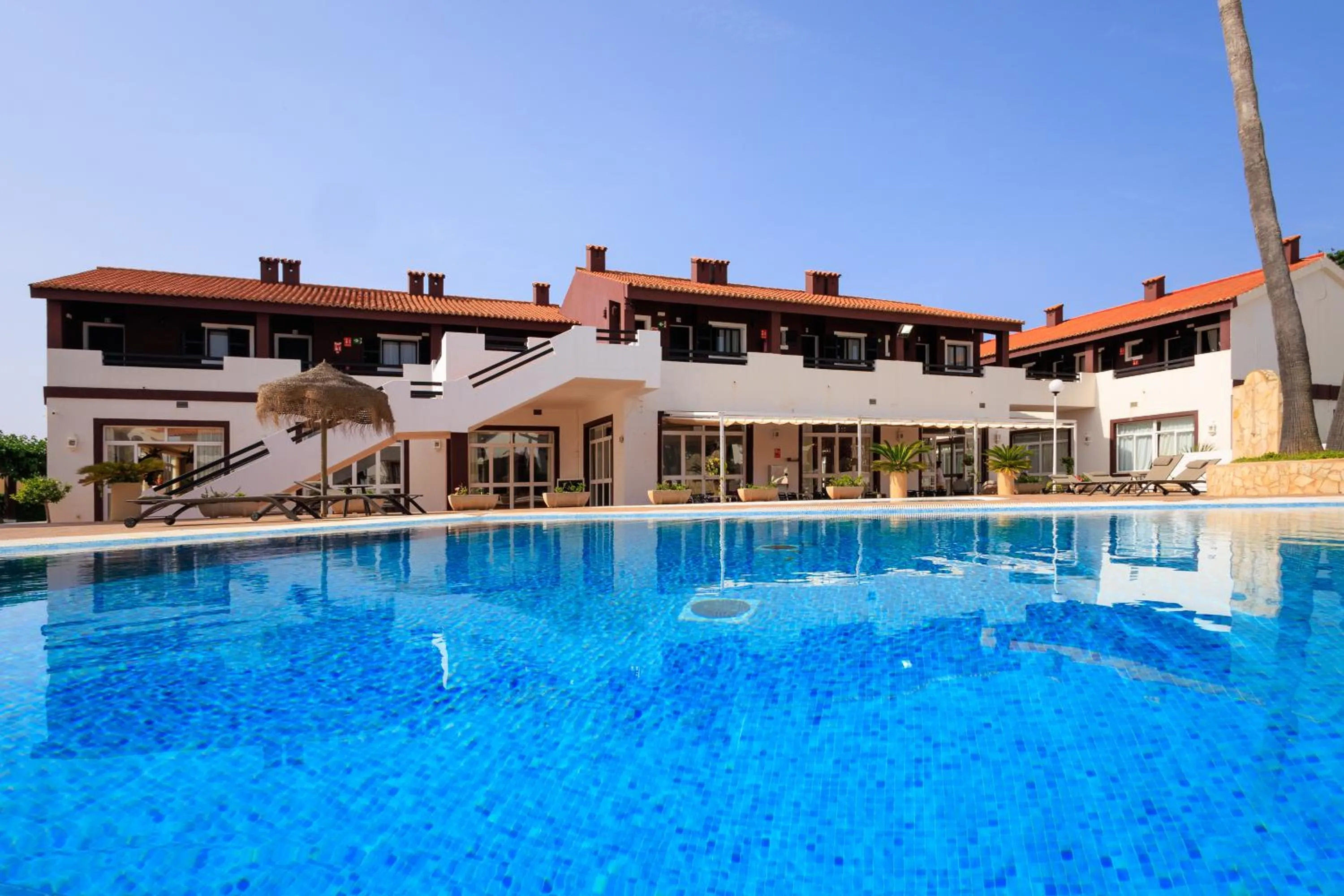Swimming pool in Nuramar Aparthotel