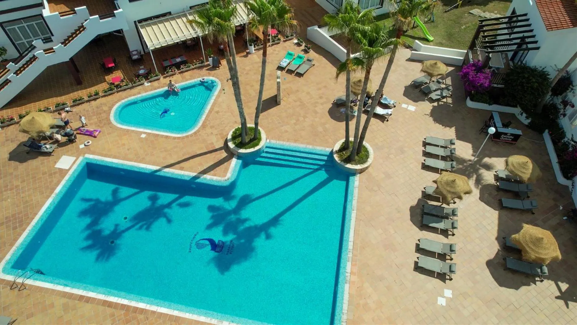 Pool view in Nuramar Aparthotel