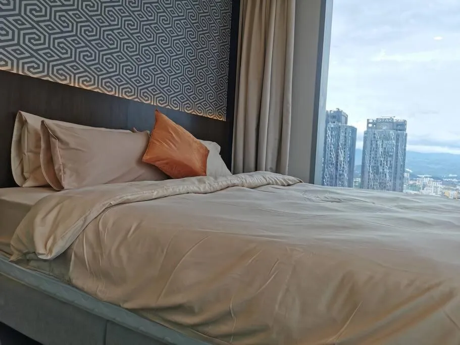 Tropicana The Residences KLCC by Rverse Suite