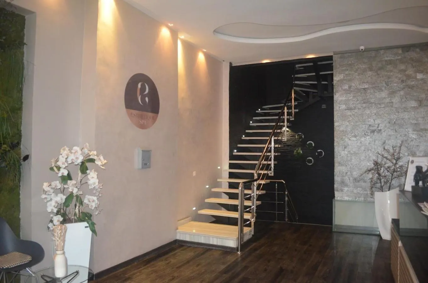 Cozy Central - Gym & Spa Srvcs