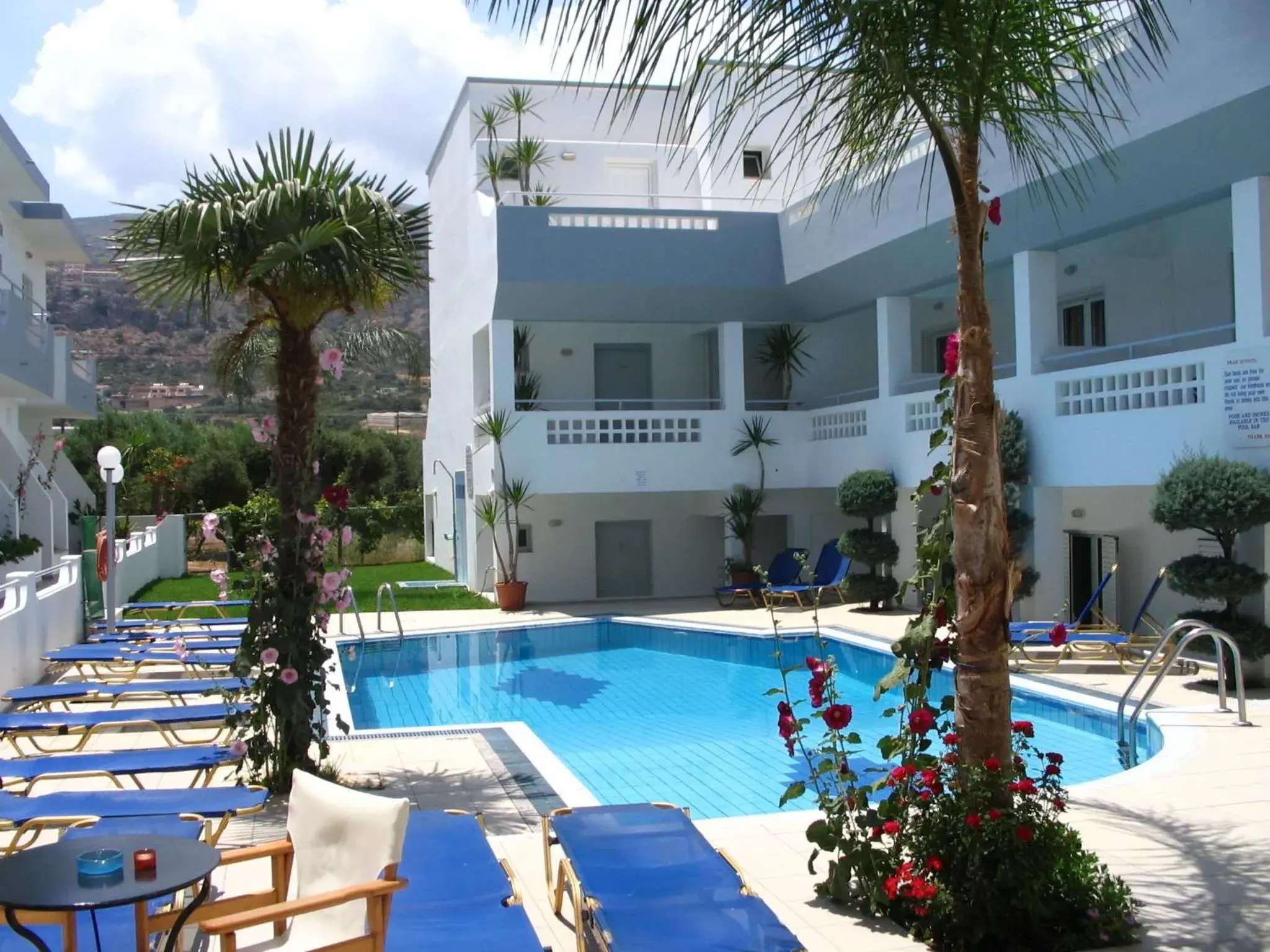 Facade/entrance in Emerald Hotel Facade/entrance in Emerald Hotel