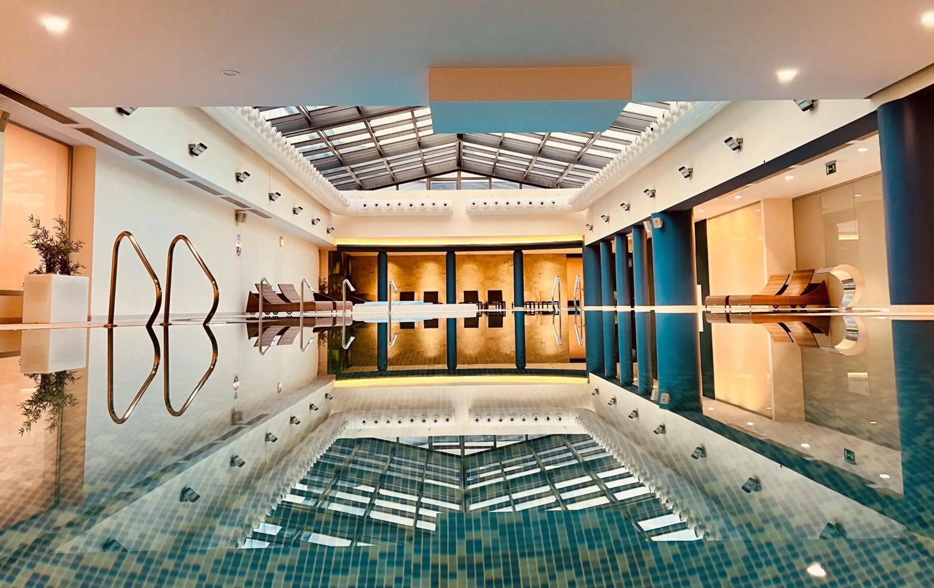 Swimming pool in Hotel Mepas Swimming pool in Hotel Mepas