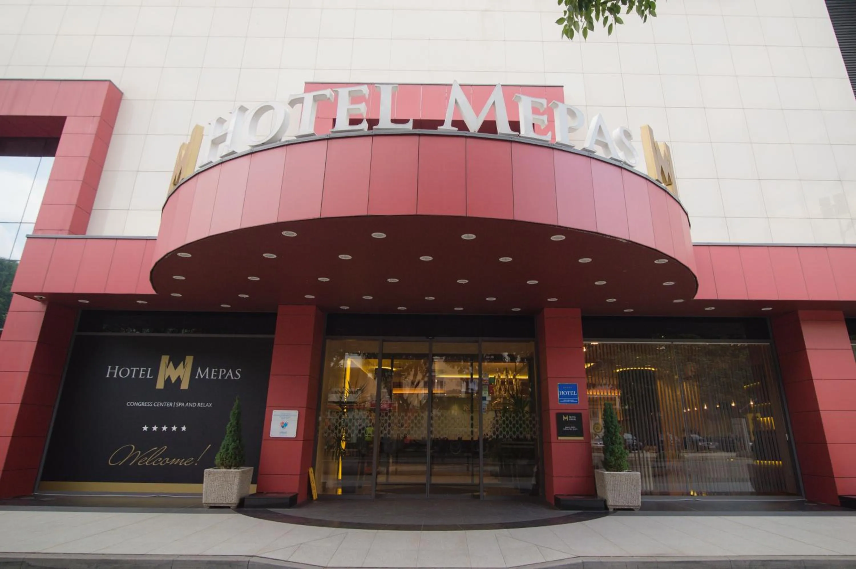 Facade/entrance in Hotel Mepas