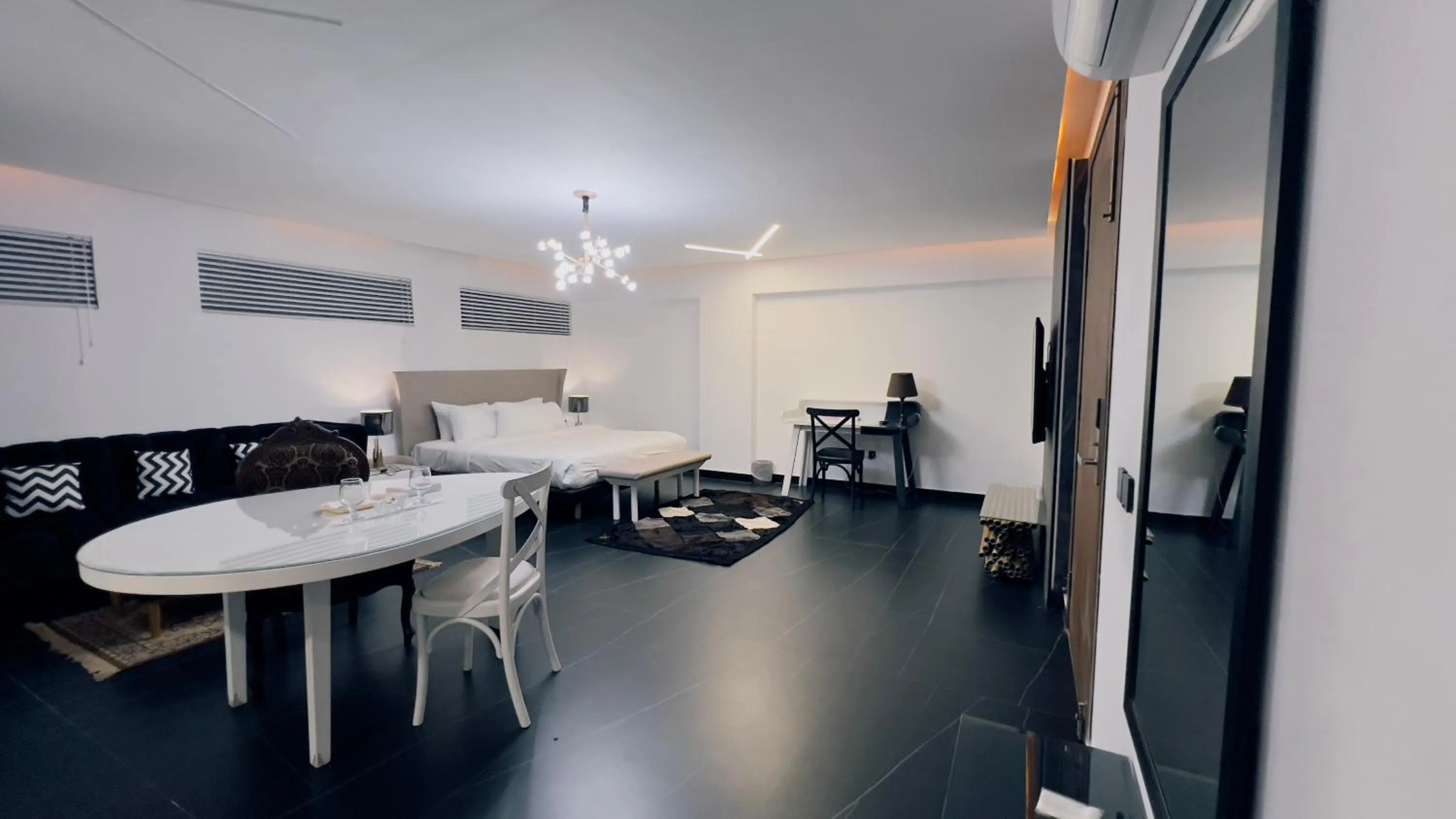 Bed in Signature By Hotel Crown Inn