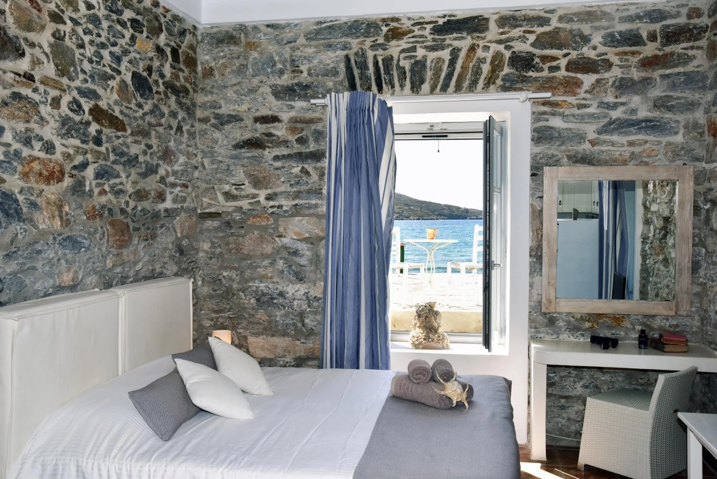 Studio with Sea View in Thomas Villas on the beach Katapola