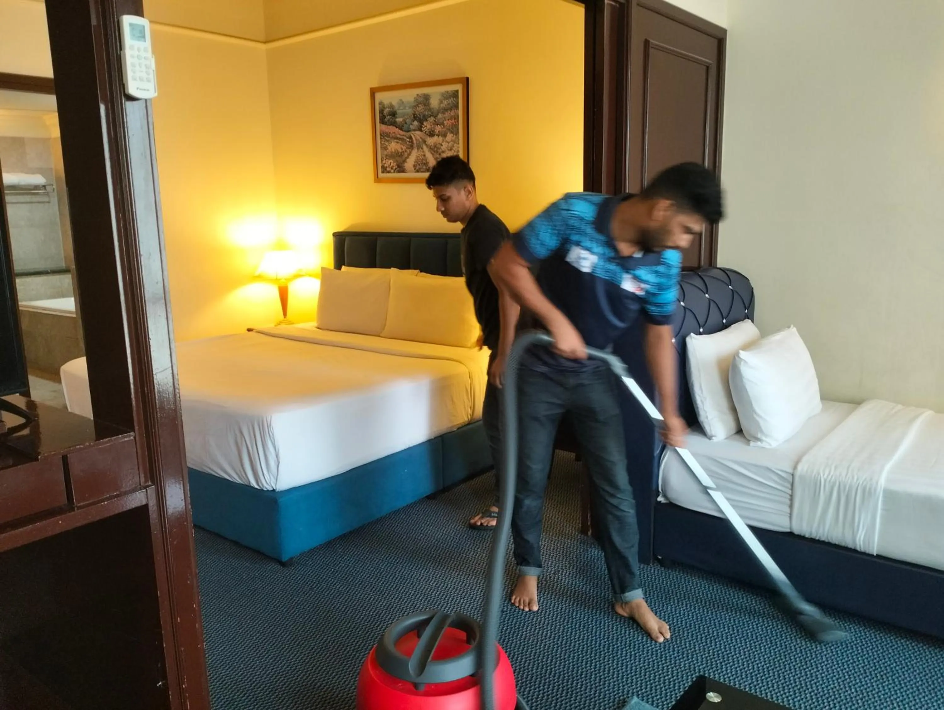 Staff, Bed in Times Square Kuala Lumpur By Service Suite