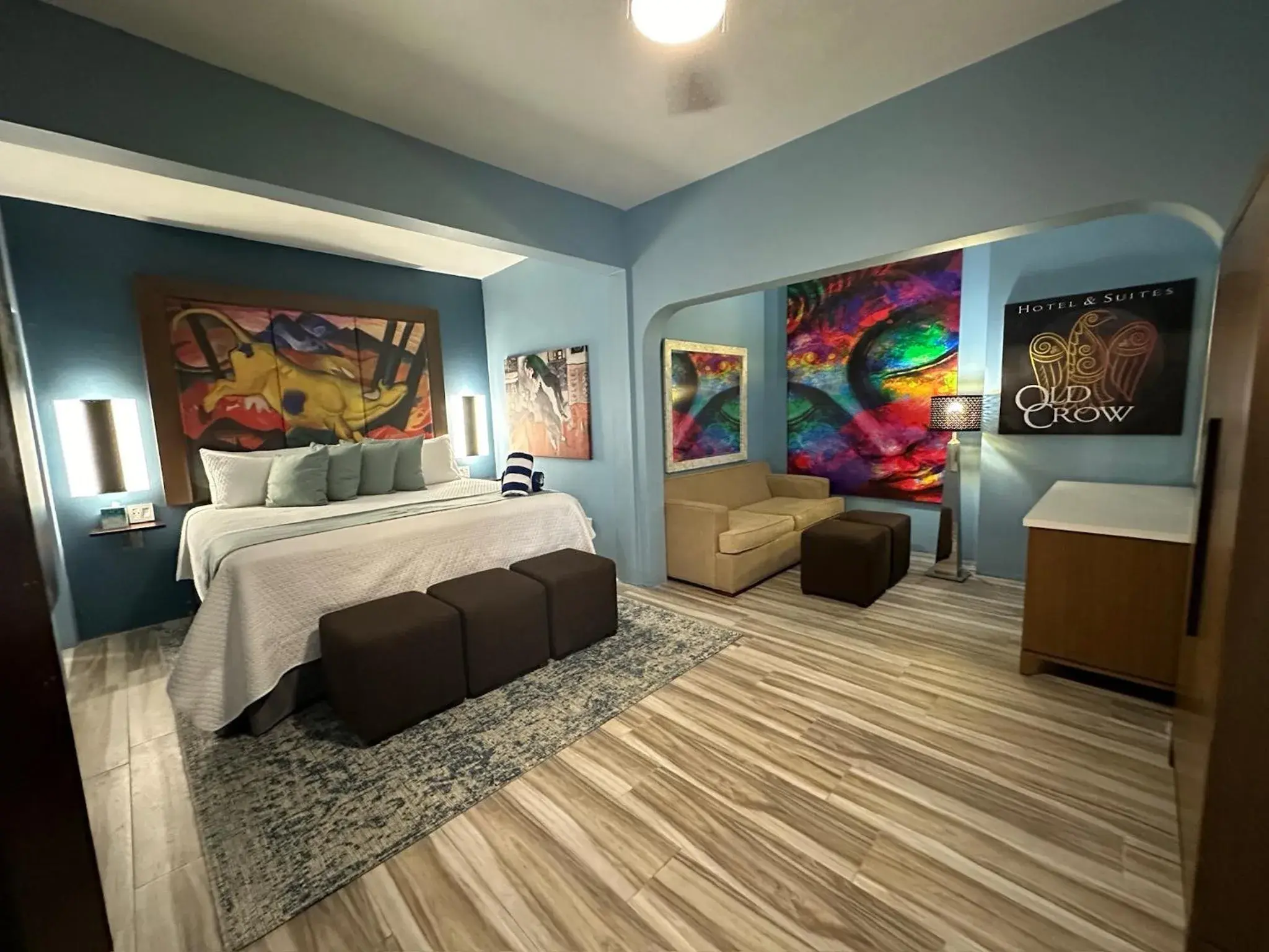 Deluxe Apartment in Old Crow Hotel and Suites Deluxe Apartment in Old Crow Hotel and Suites