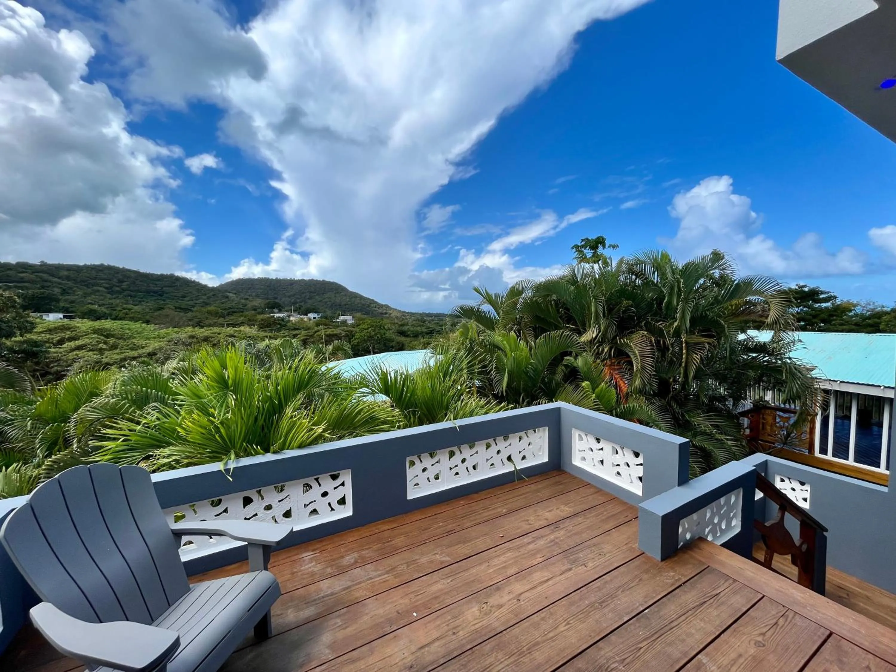 Old Crow Hotel and Suites