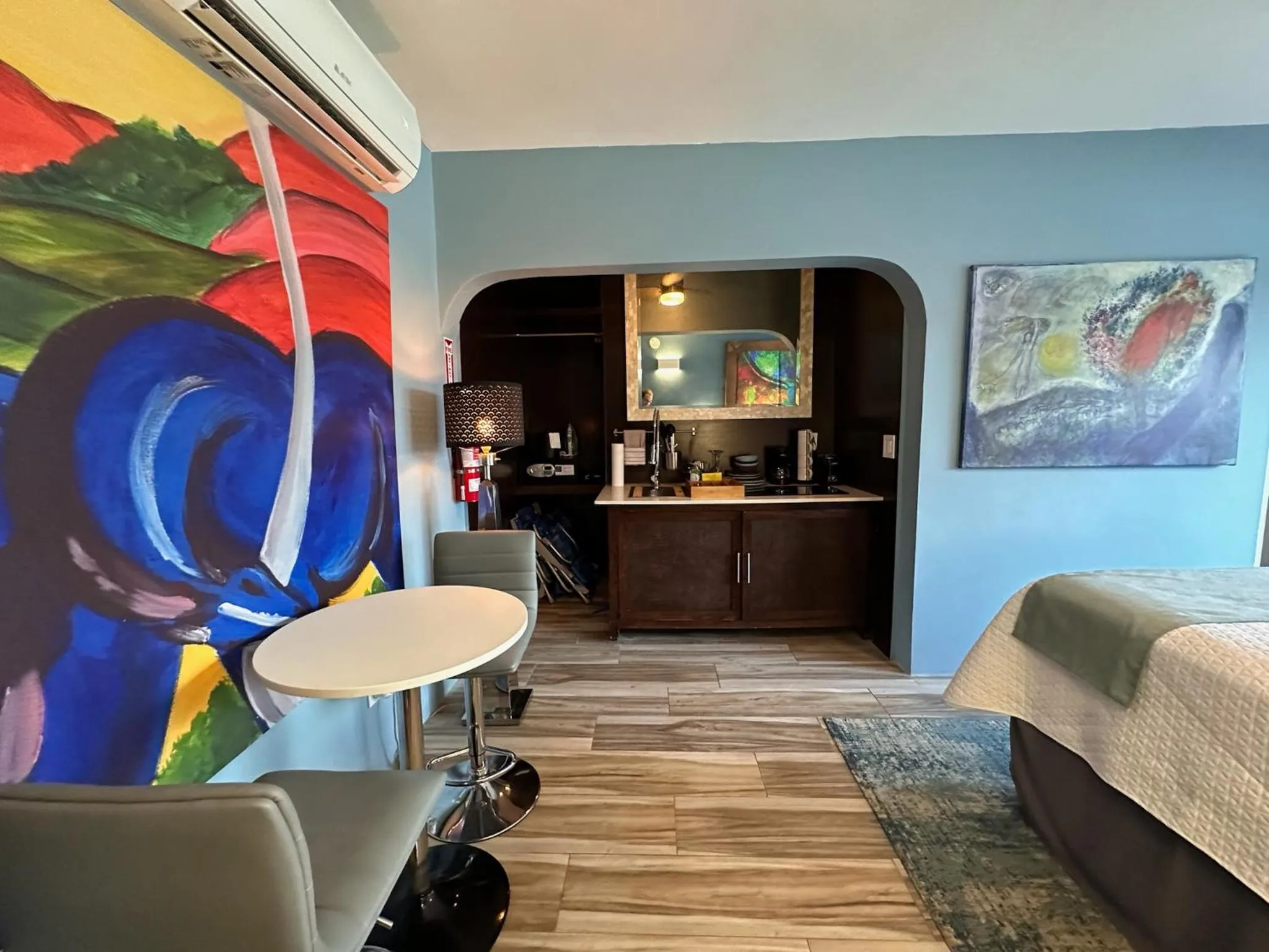 Old Crow Hotel and Suites