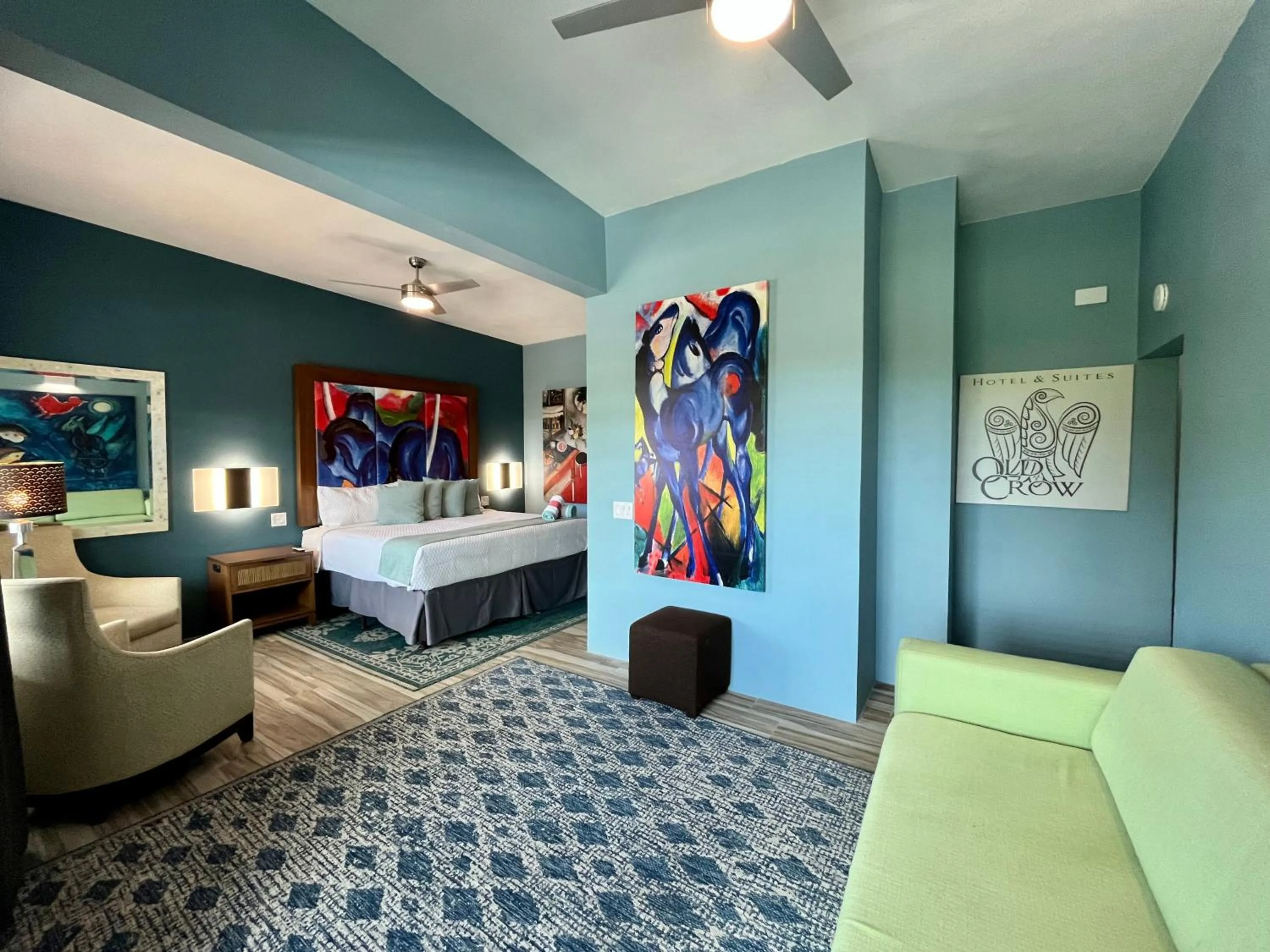 Photo of the whole room, Bed in Old Crow Hotel and Suites