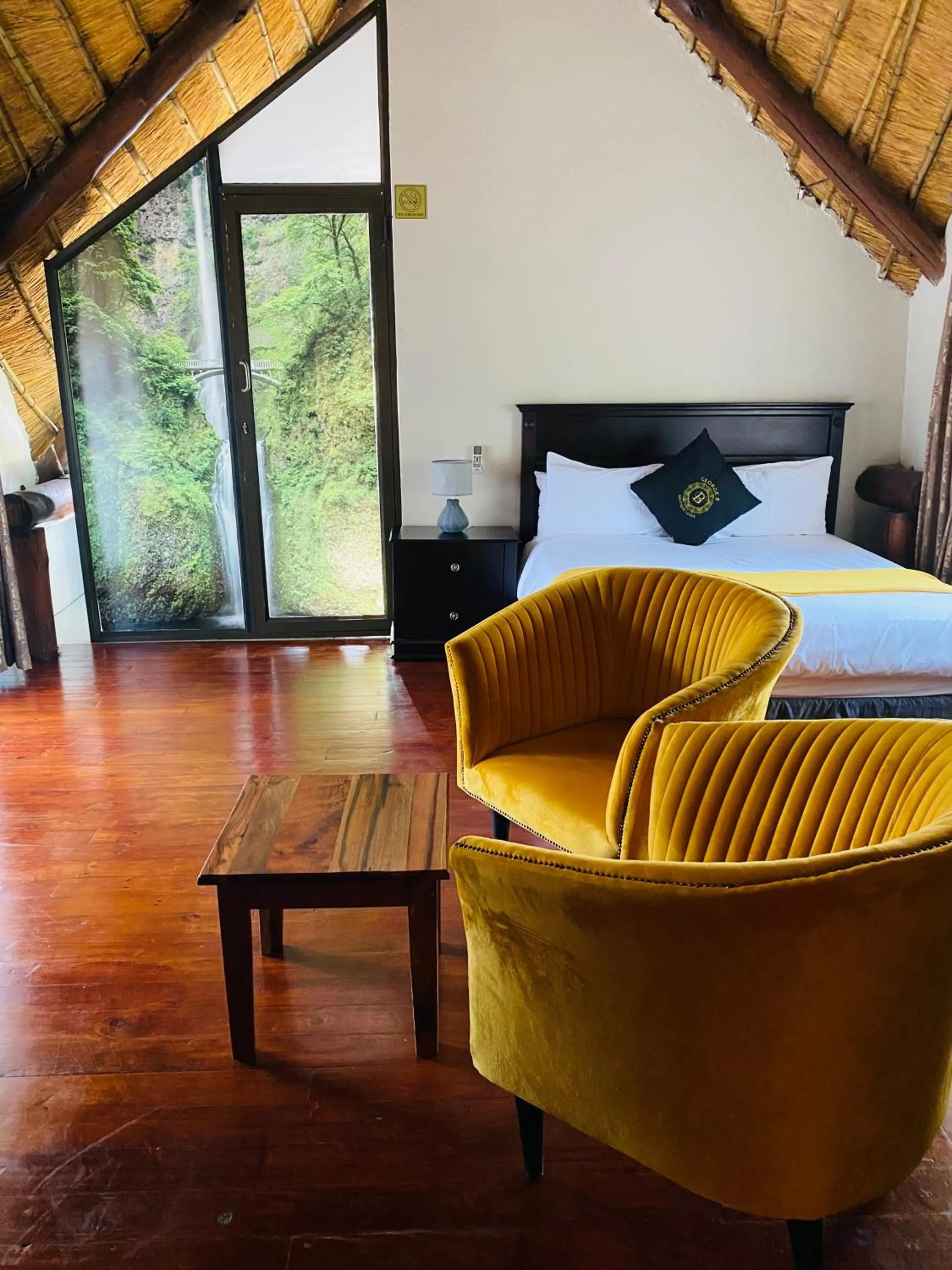 Deluxe Room in GEORGE B BOUTIQUE LODGE