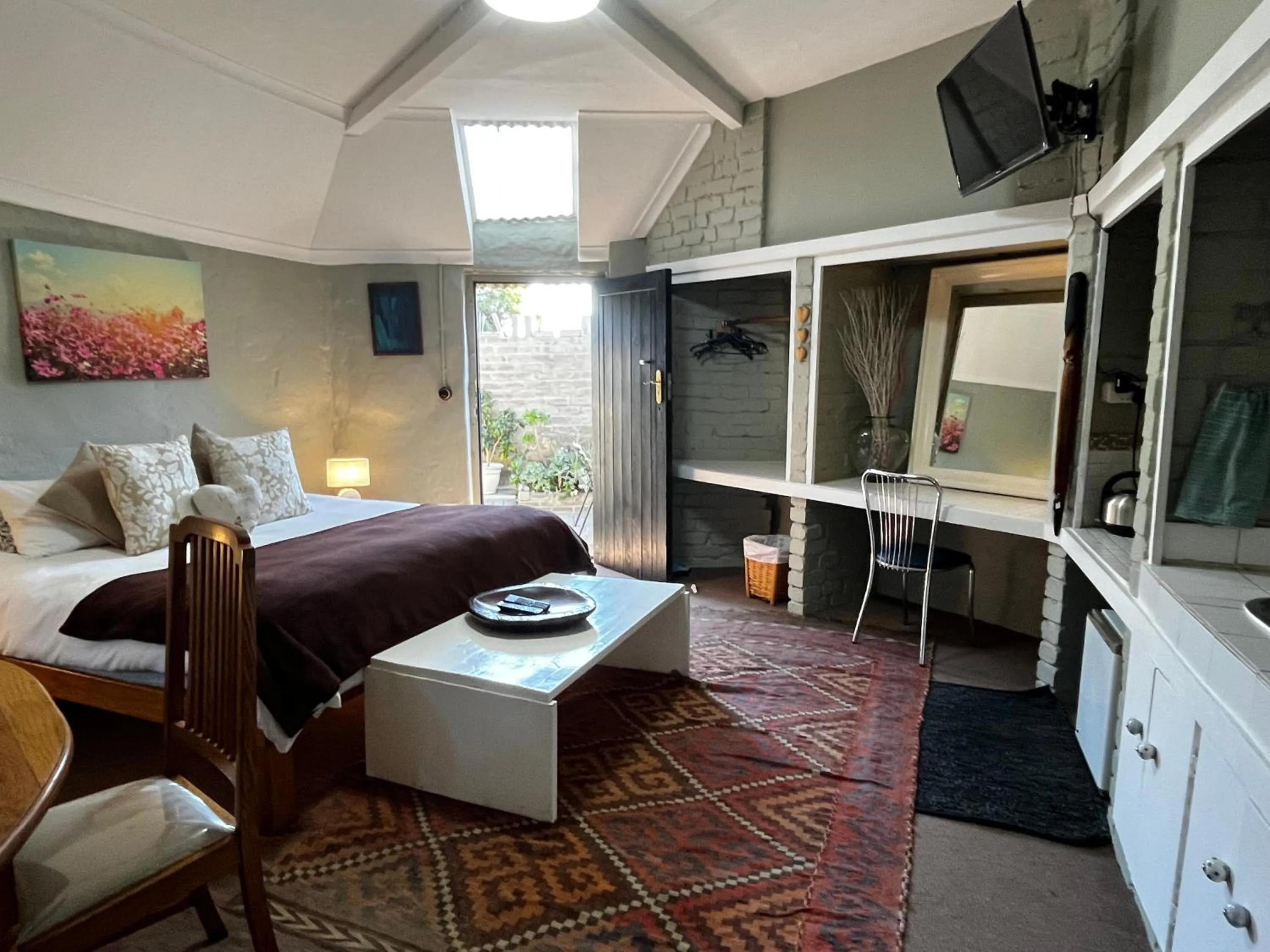 Kitchen or kitchenette, Bed in Karoo Soul
