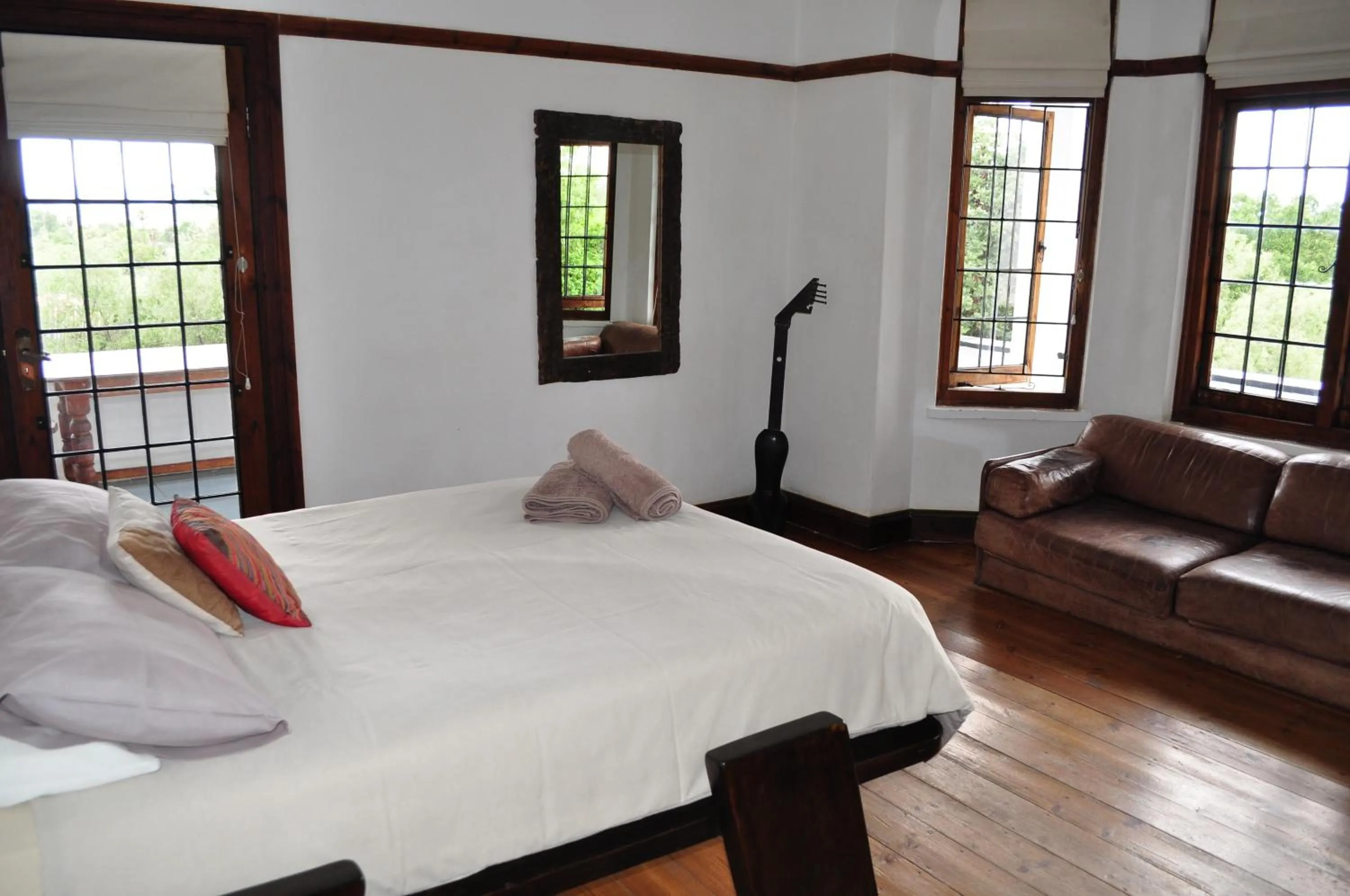 Photo of the whole room, Bed in Karoo Soul