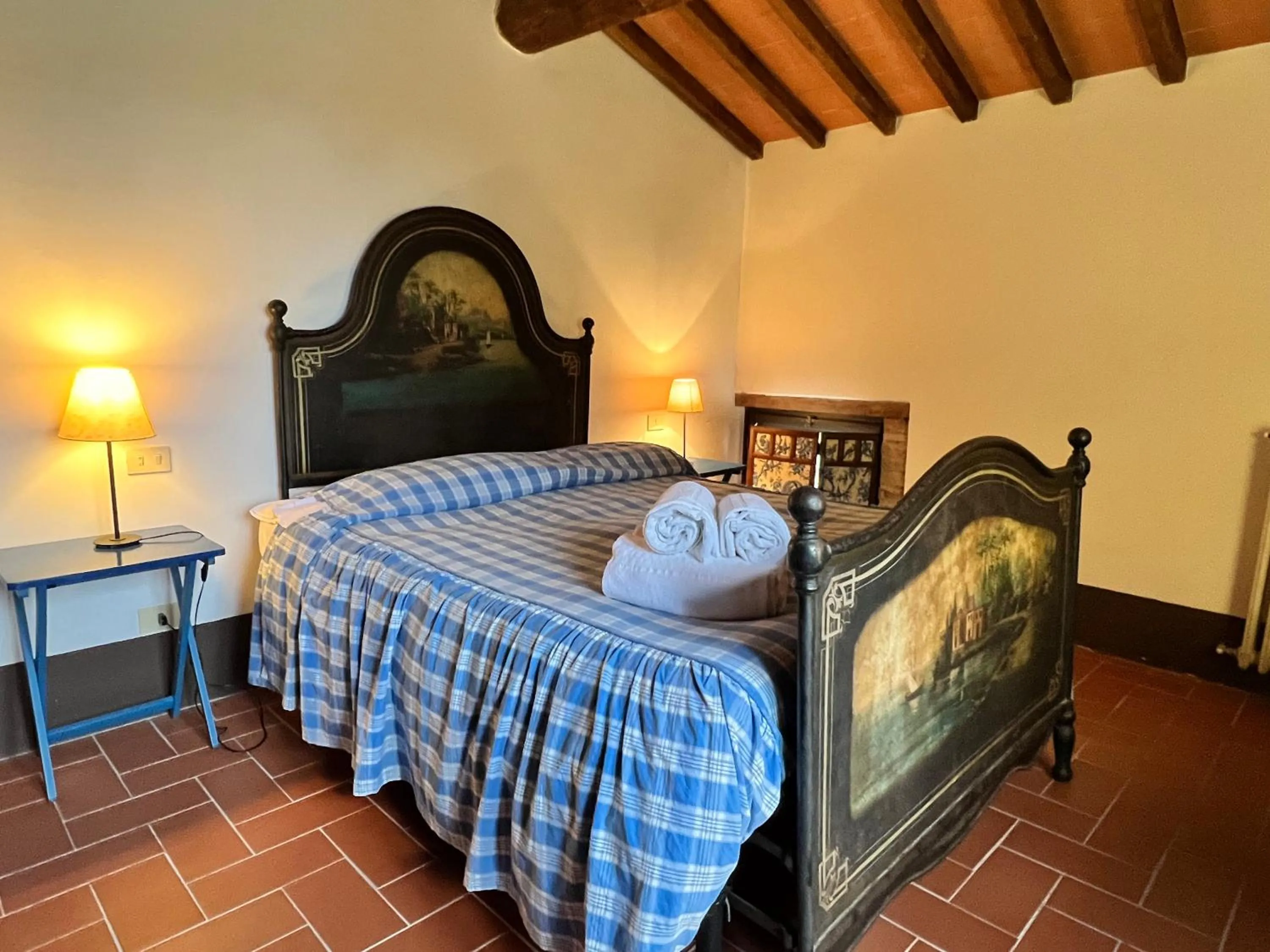 Bed in Fattoria Lornano Winery
