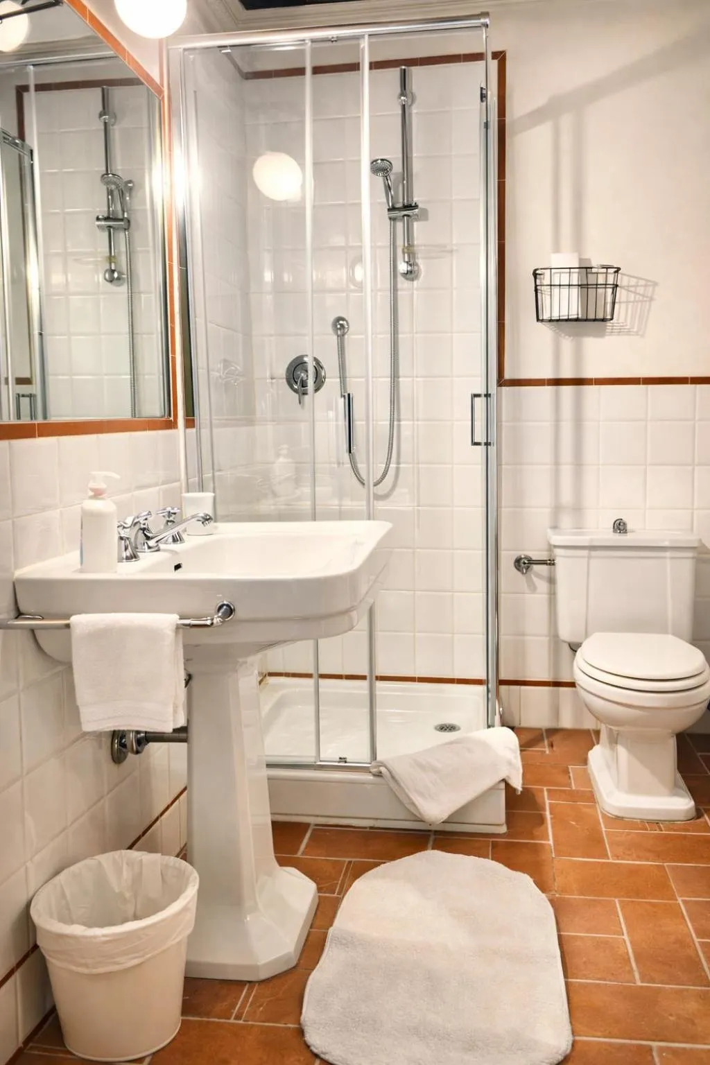 Shower in Fattoria Lornano Winery