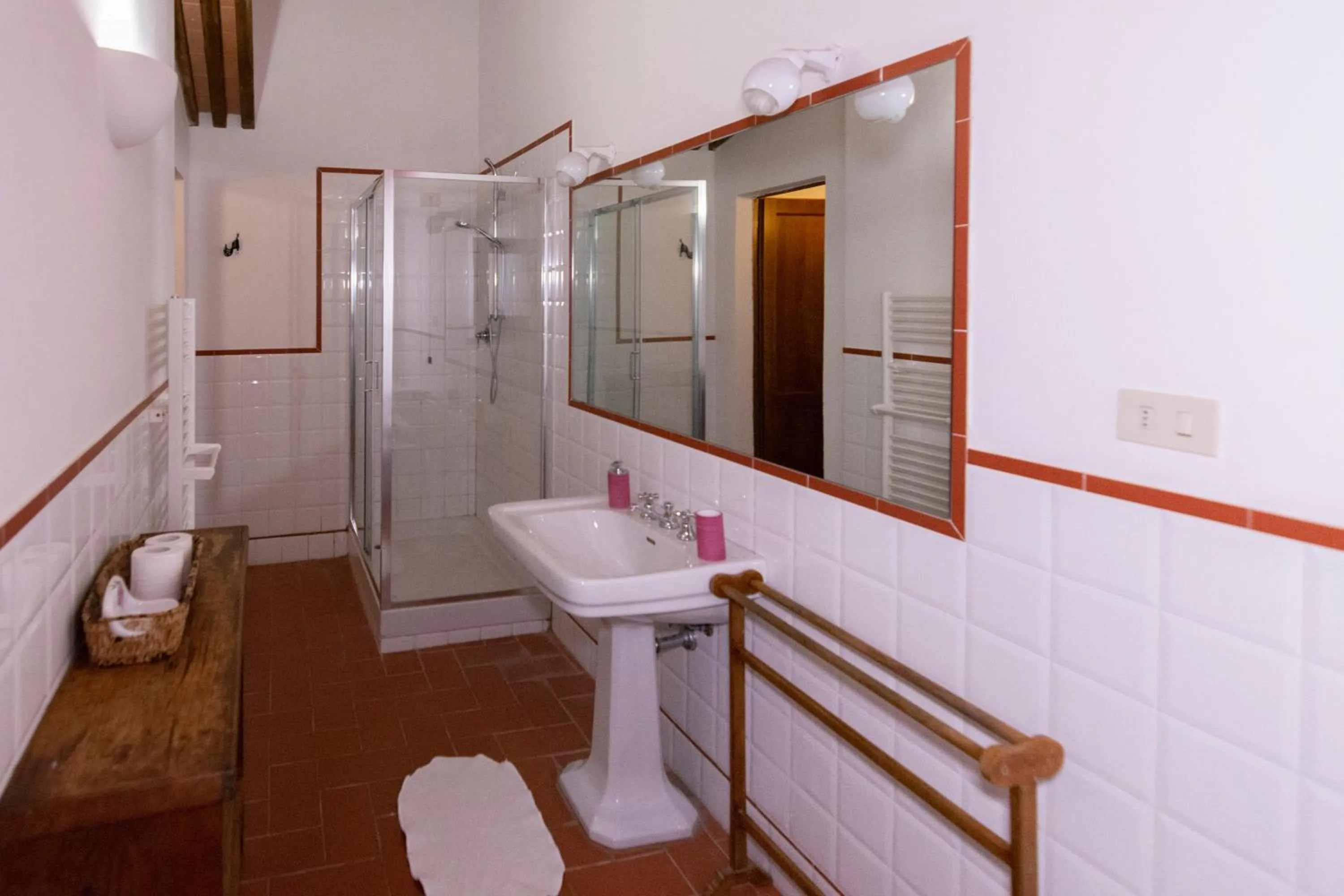 Bathroom in Fattoria Lornano Winery