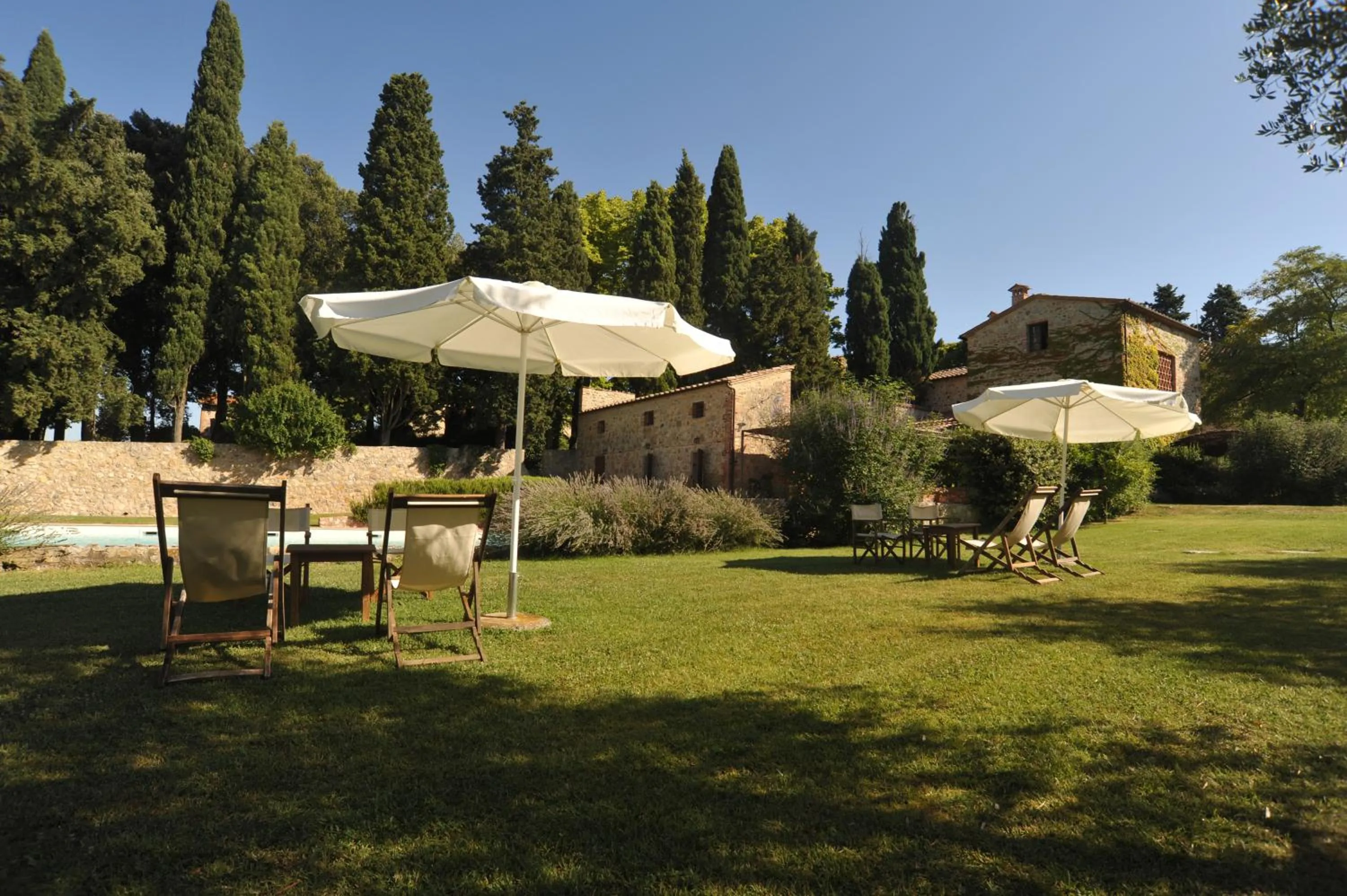 Swimming pool in Fattoria Lornano Winery