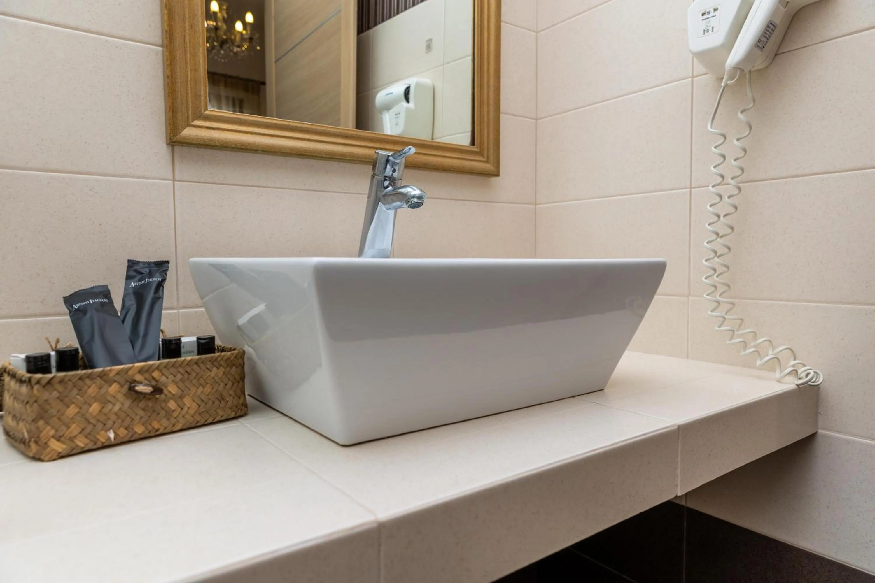 Bathroom in Kallisti Studios