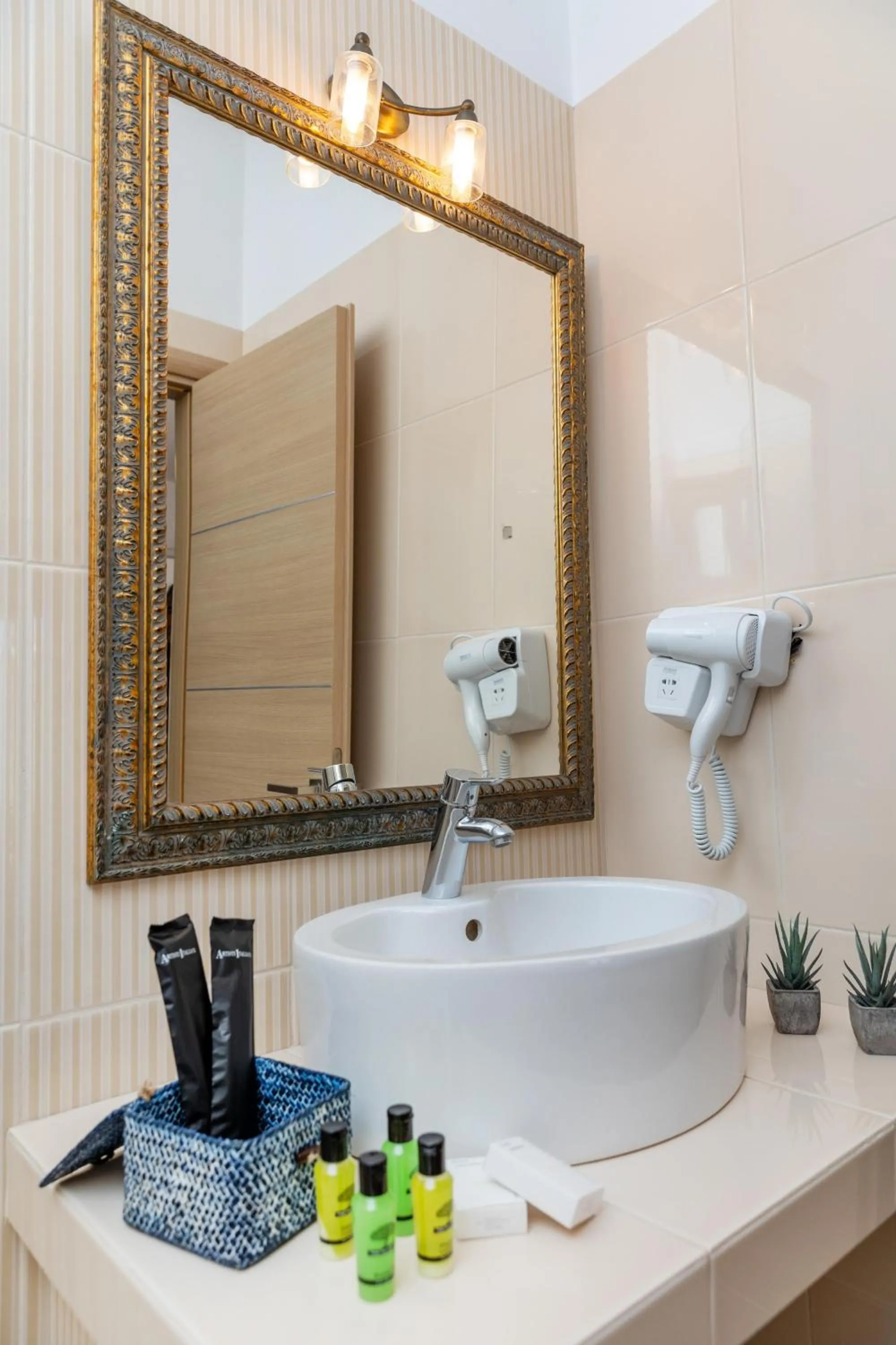 Bathroom in Kallisti Studios