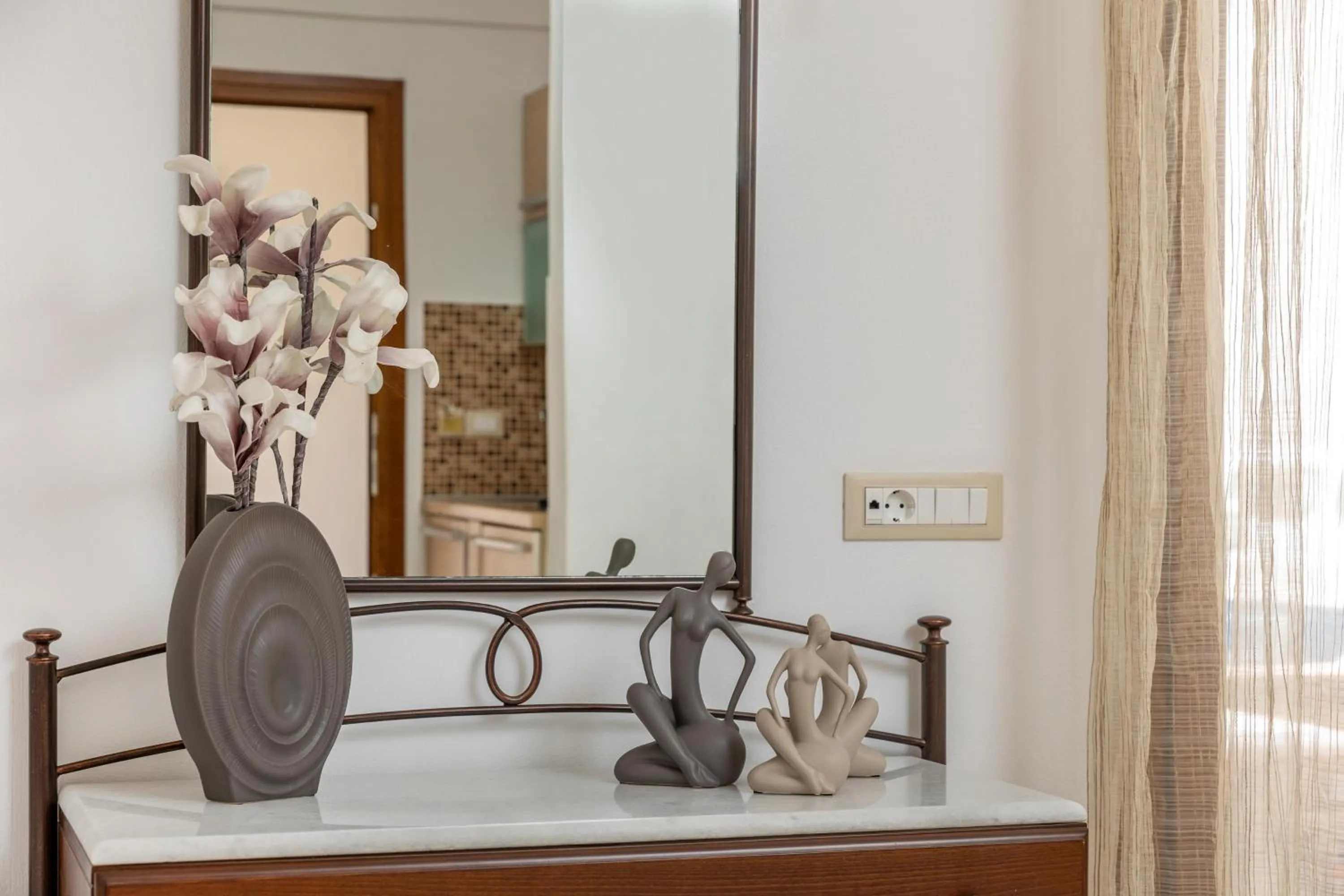 Decorative detail in Kallisti Studios