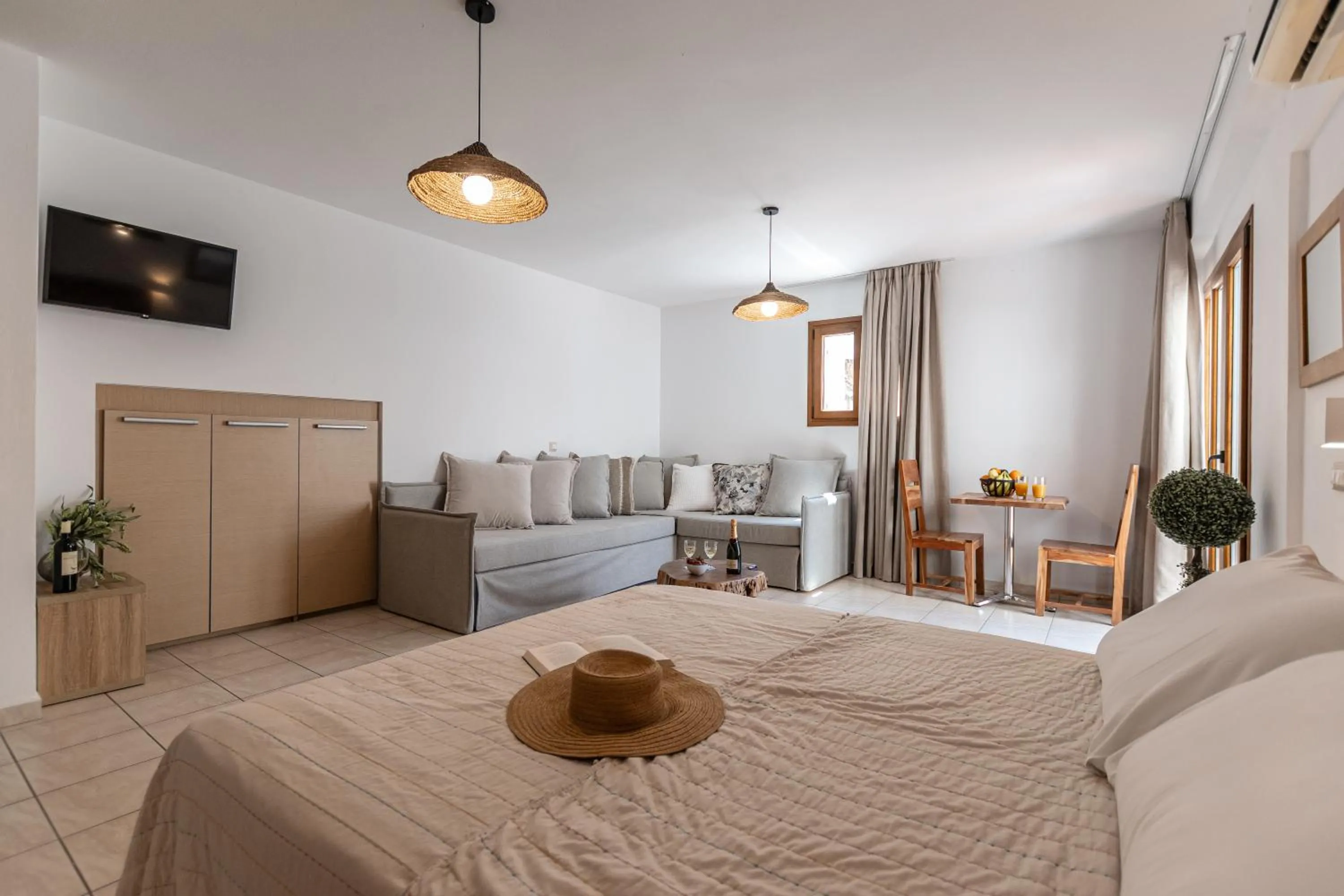 TV and multimedia, Bed in Kallisti Studios