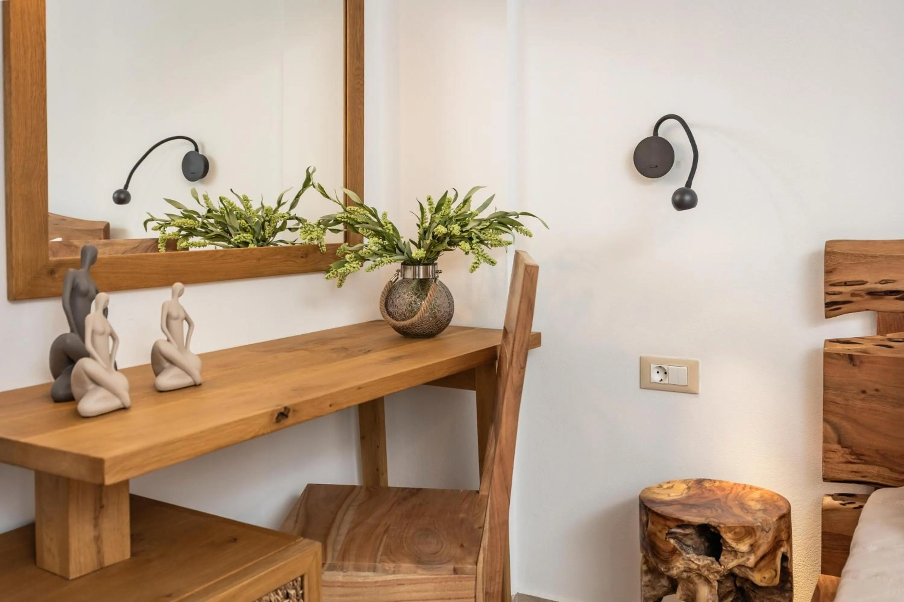 Decorative detail in Kallisti Studios