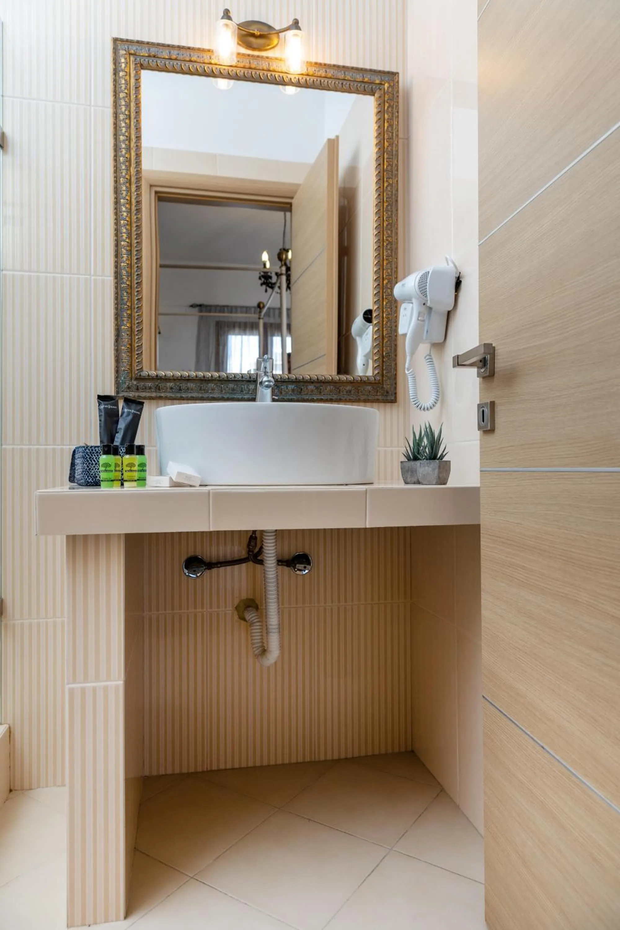 Bathroom in Kallisti Studios