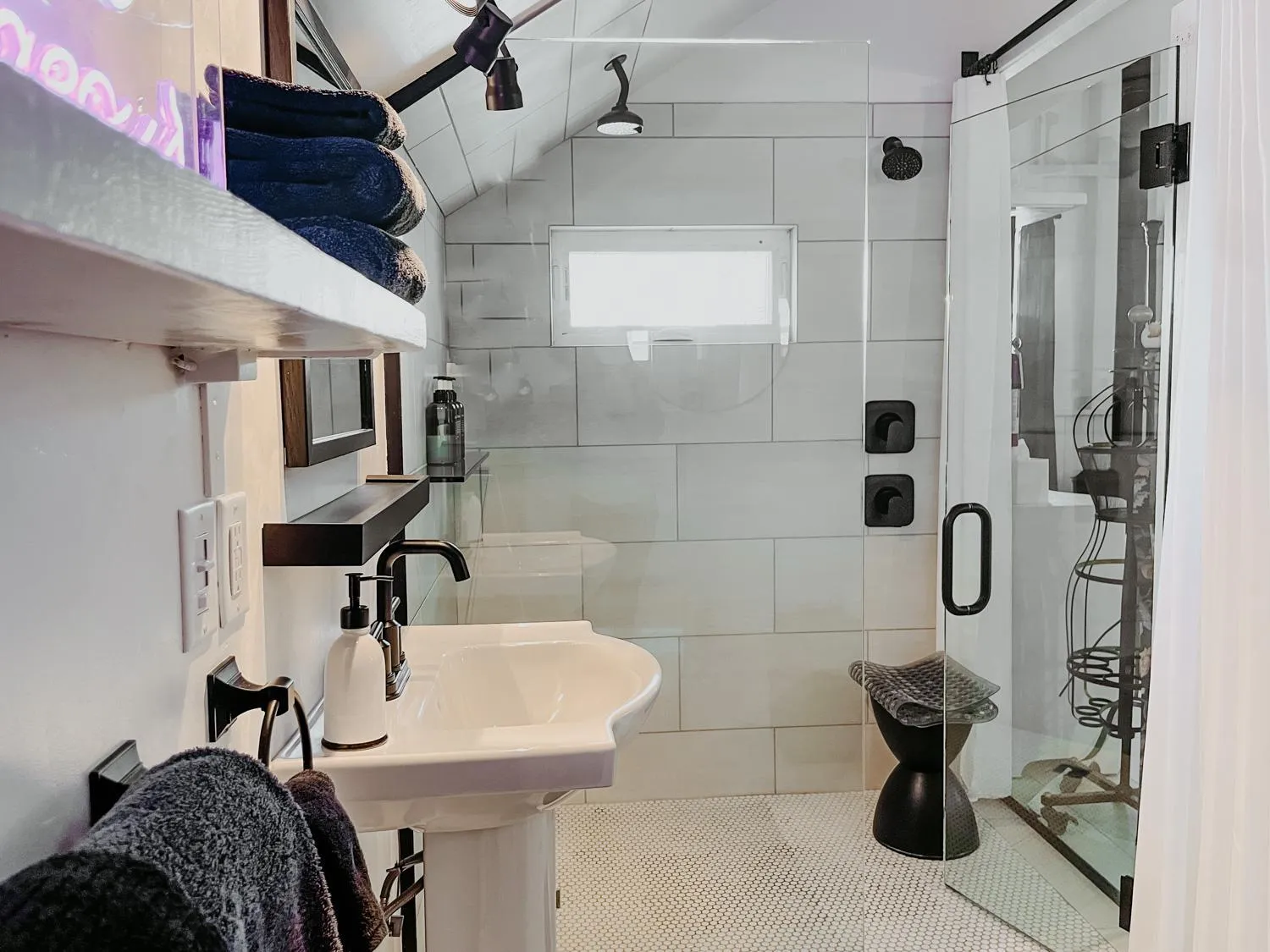 Shower in Inn Santa Clara