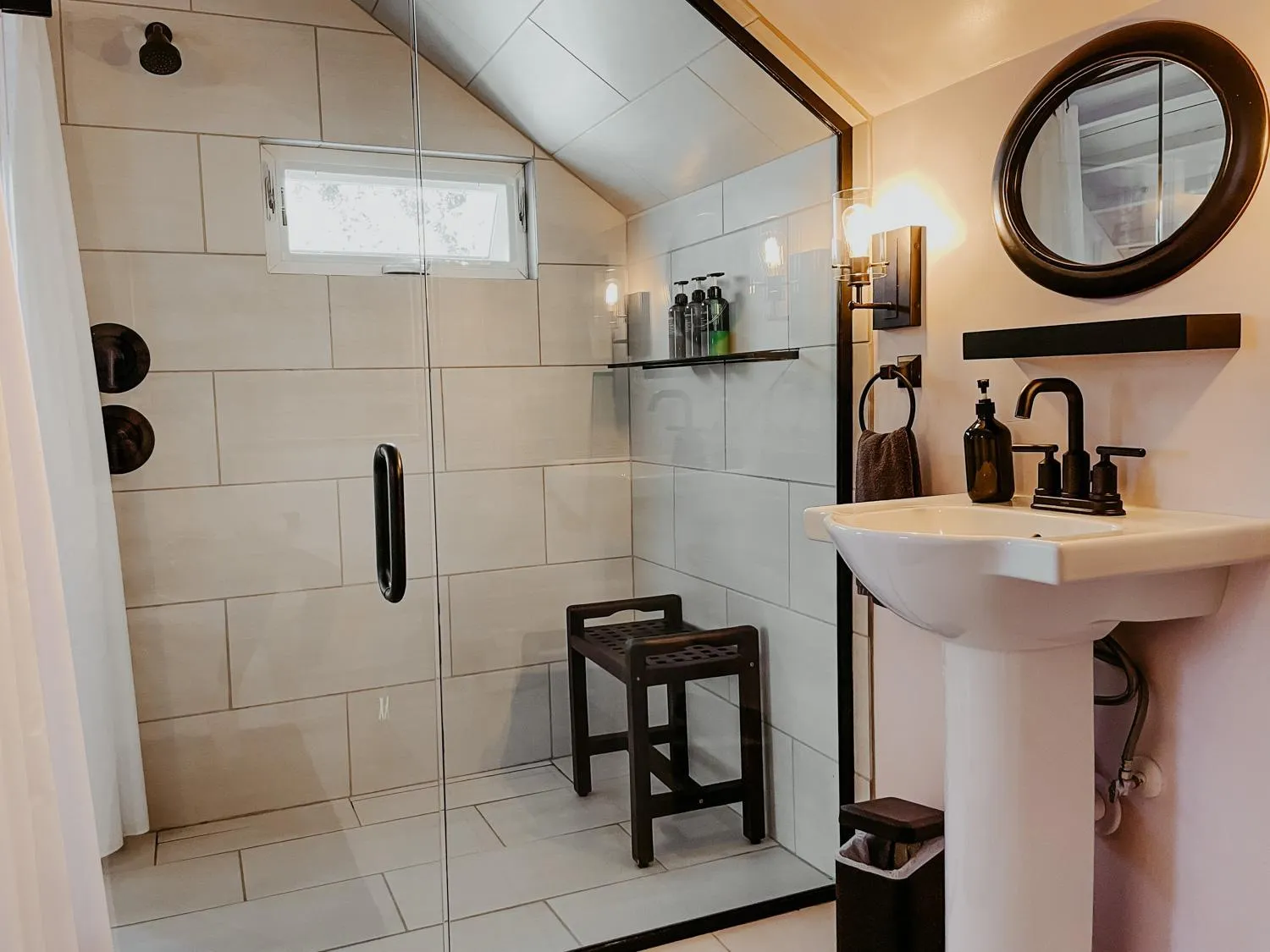 Shower in Inn Santa Clara