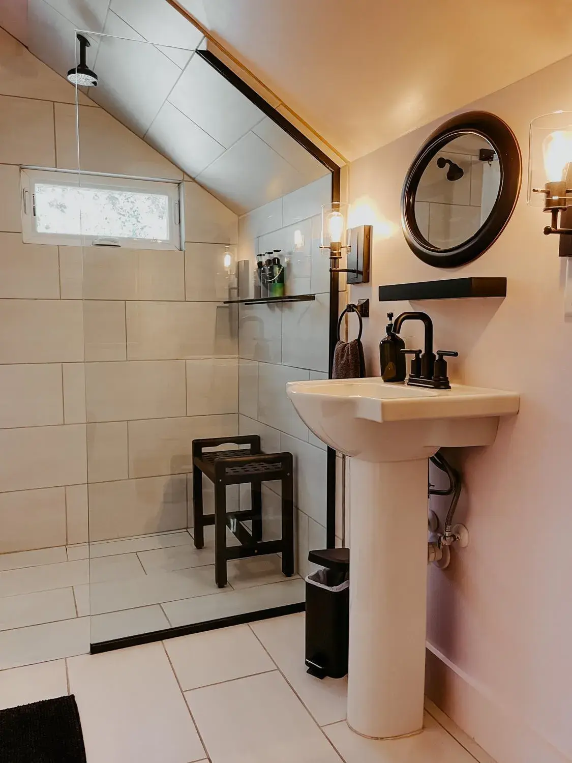 Shower in Inn Santa Clara Shower in Inn Santa Clara