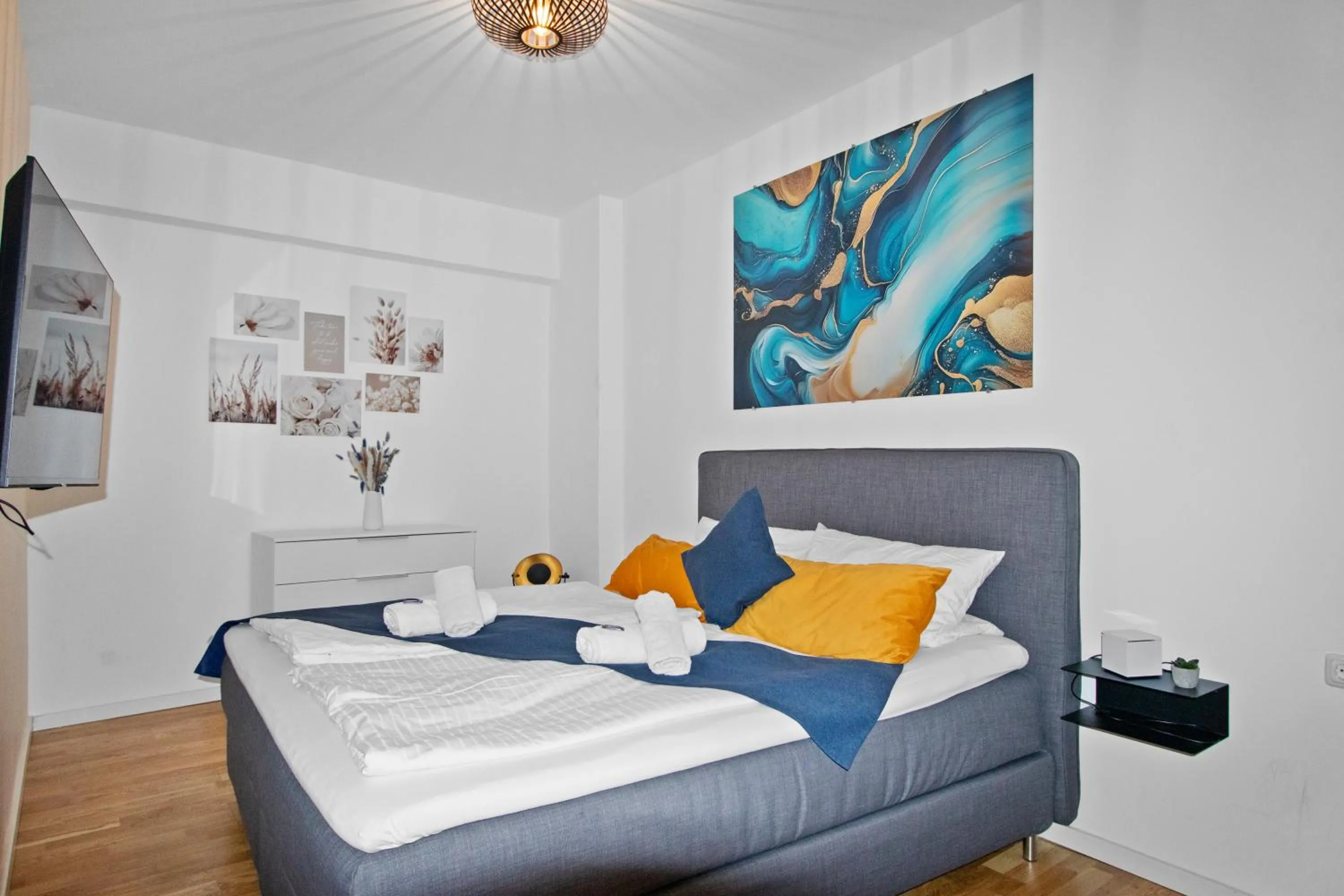 Altstadt - Exklusive 3-Zi-Wohnung für 6 Personen mit 90 qm, großer Dachterrasse, Parkplatz, WLAN